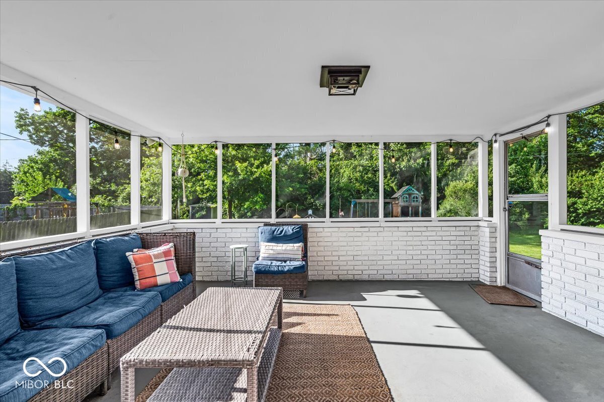 5850 E 54th Place