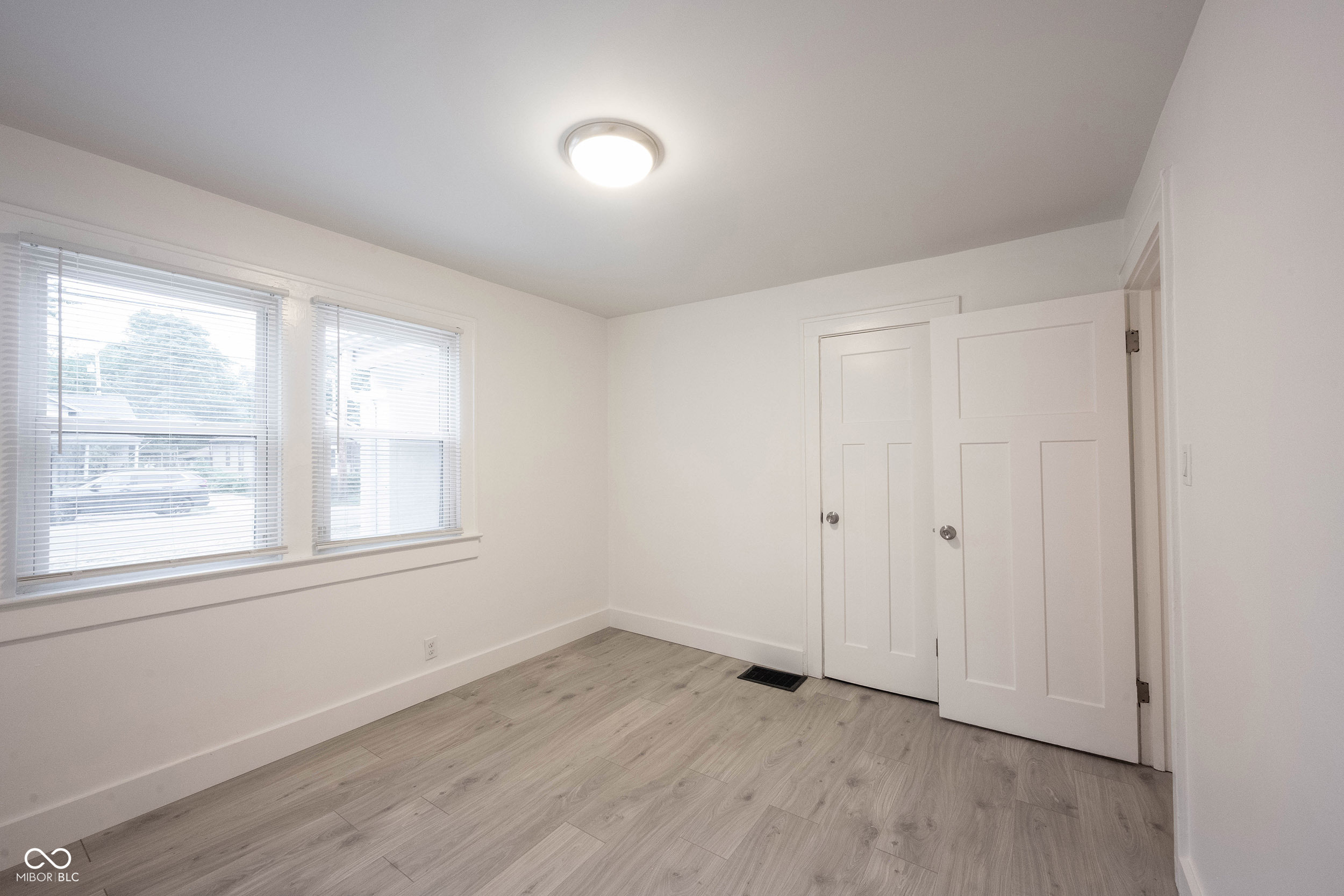 1511 E 49th Street
