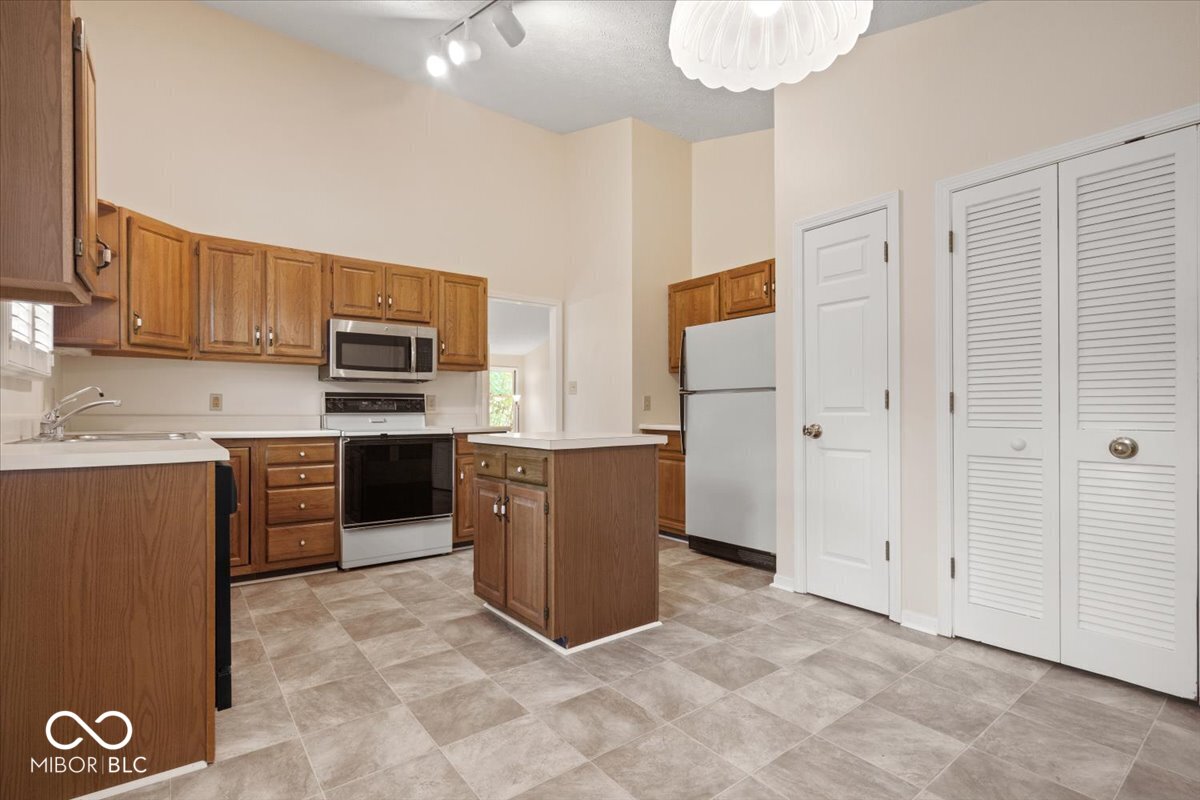5214 Greenwillow Court Unit: 27