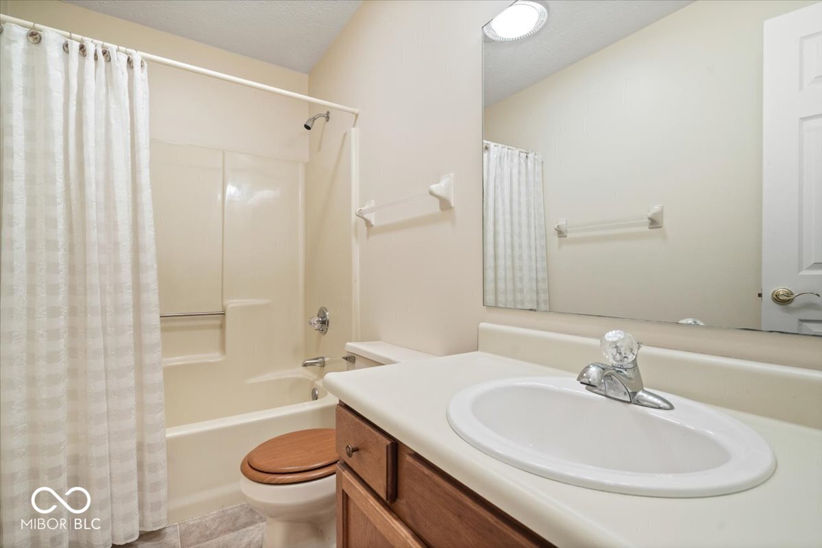 5214 Greenwillow Court Unit: 27