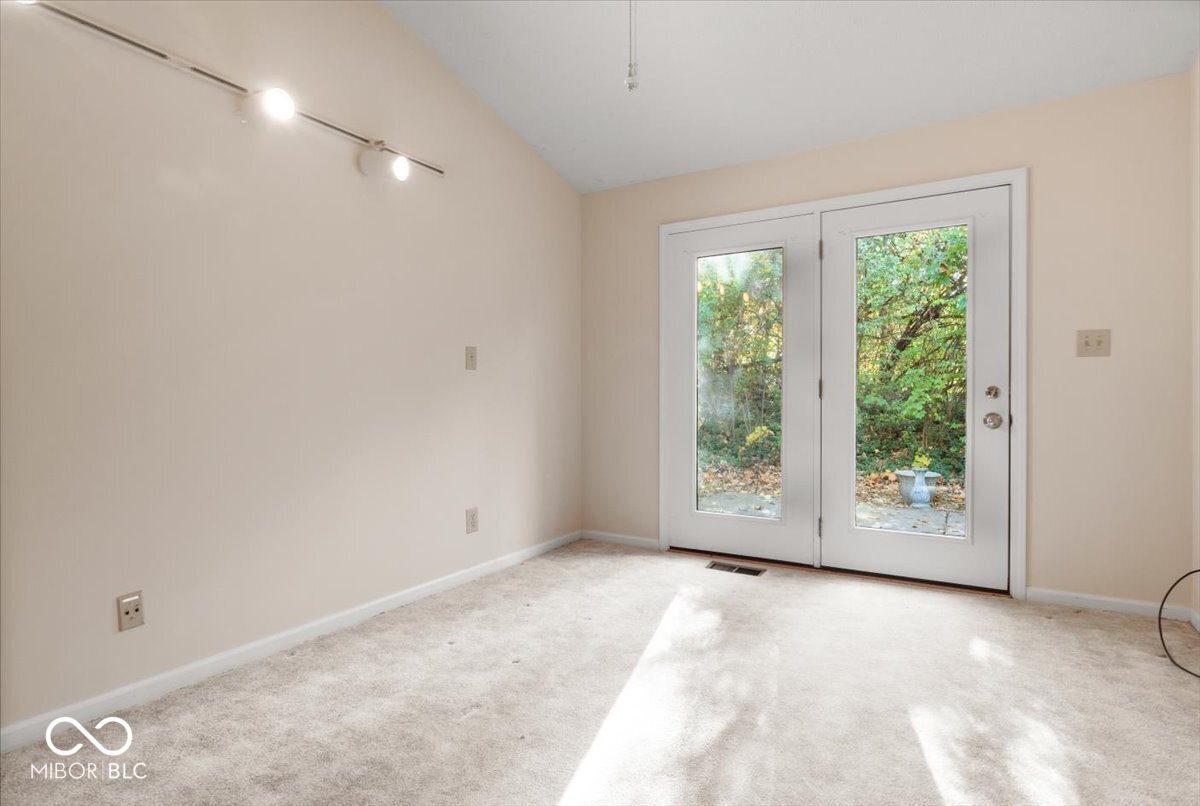 5214 Greenwillow Court Unit: 27