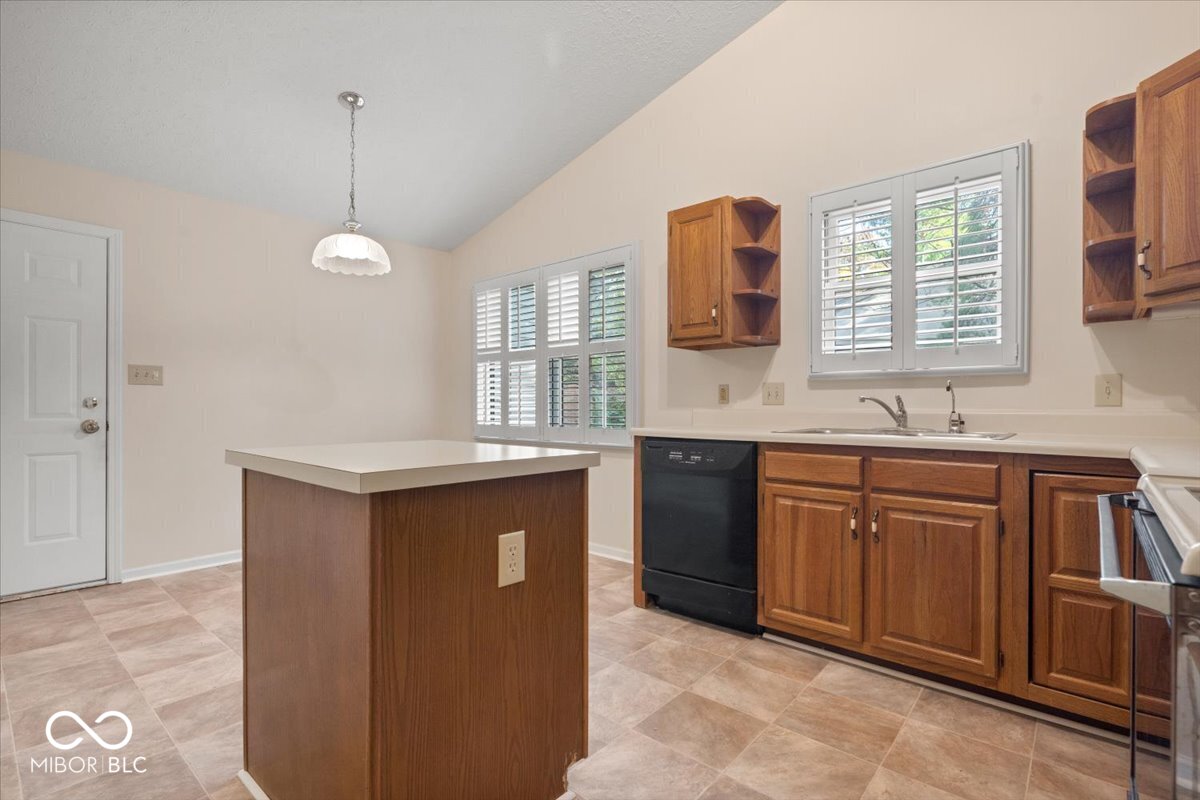 5214 Greenwillow Court Unit: 27