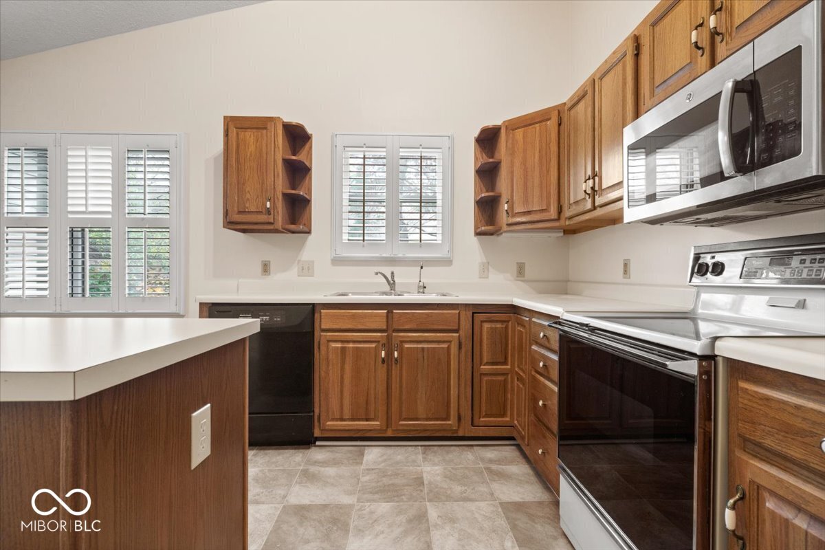 5214 Greenwillow Court Unit: 27