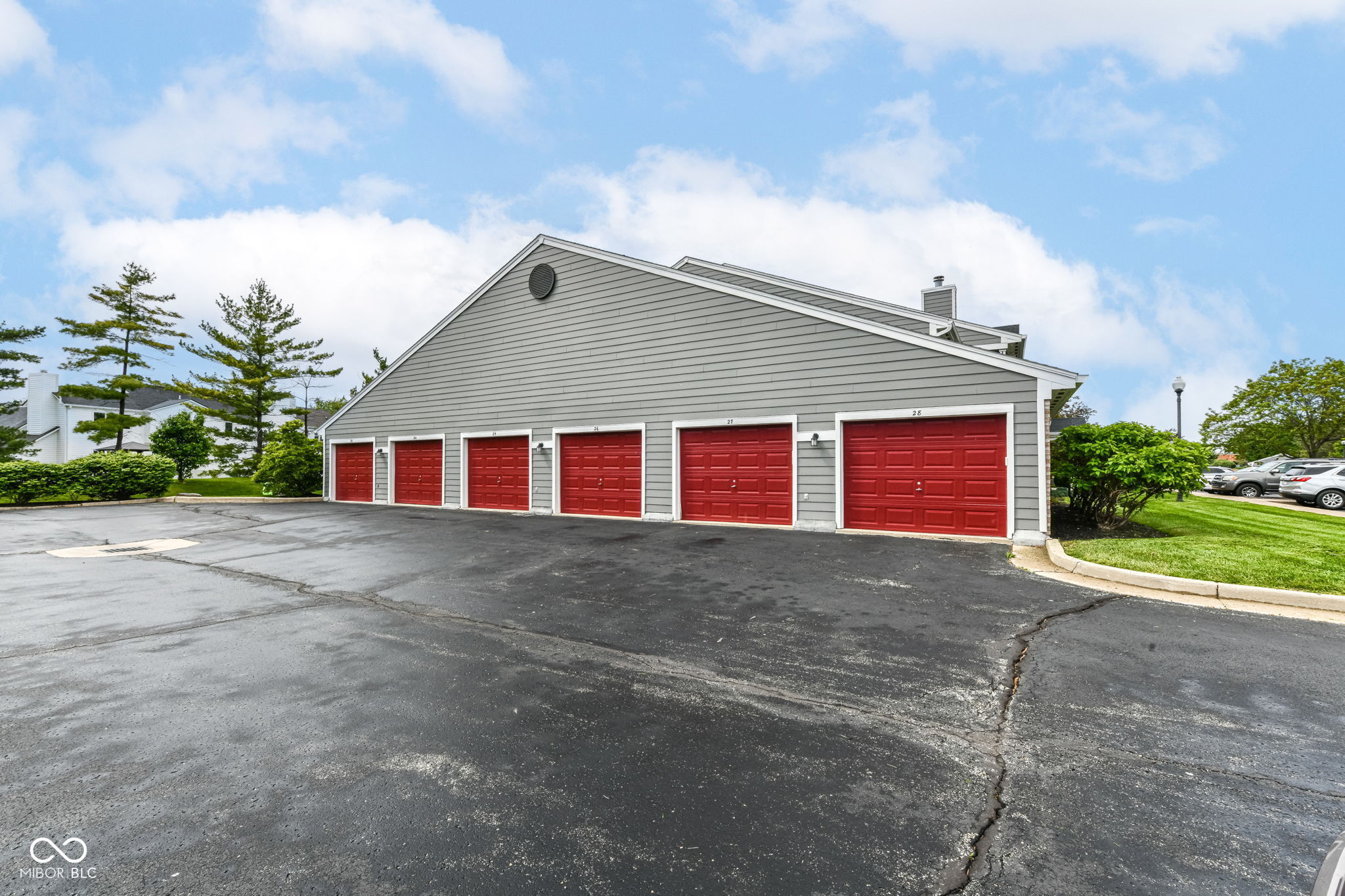 211 Faulkner Court Unit: 207