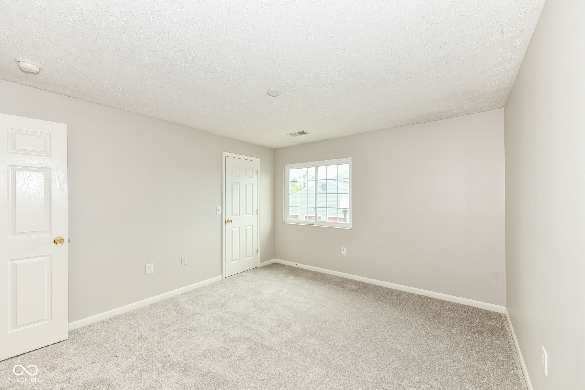 211 Faulkner Court Unit: 207