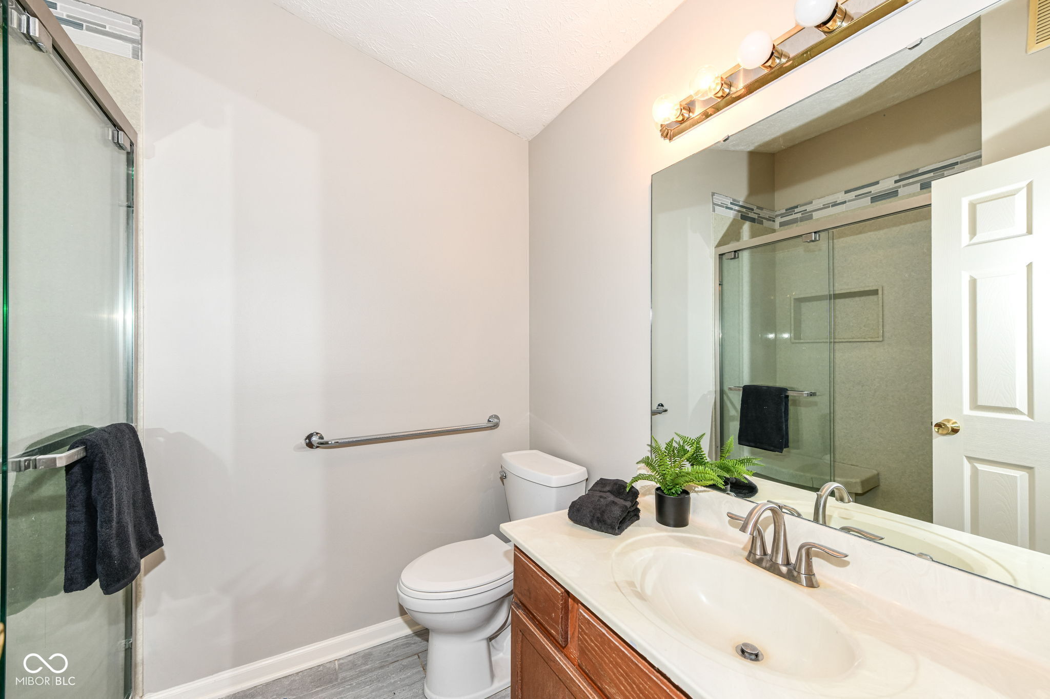 211 Faulkner Court Unit: 207