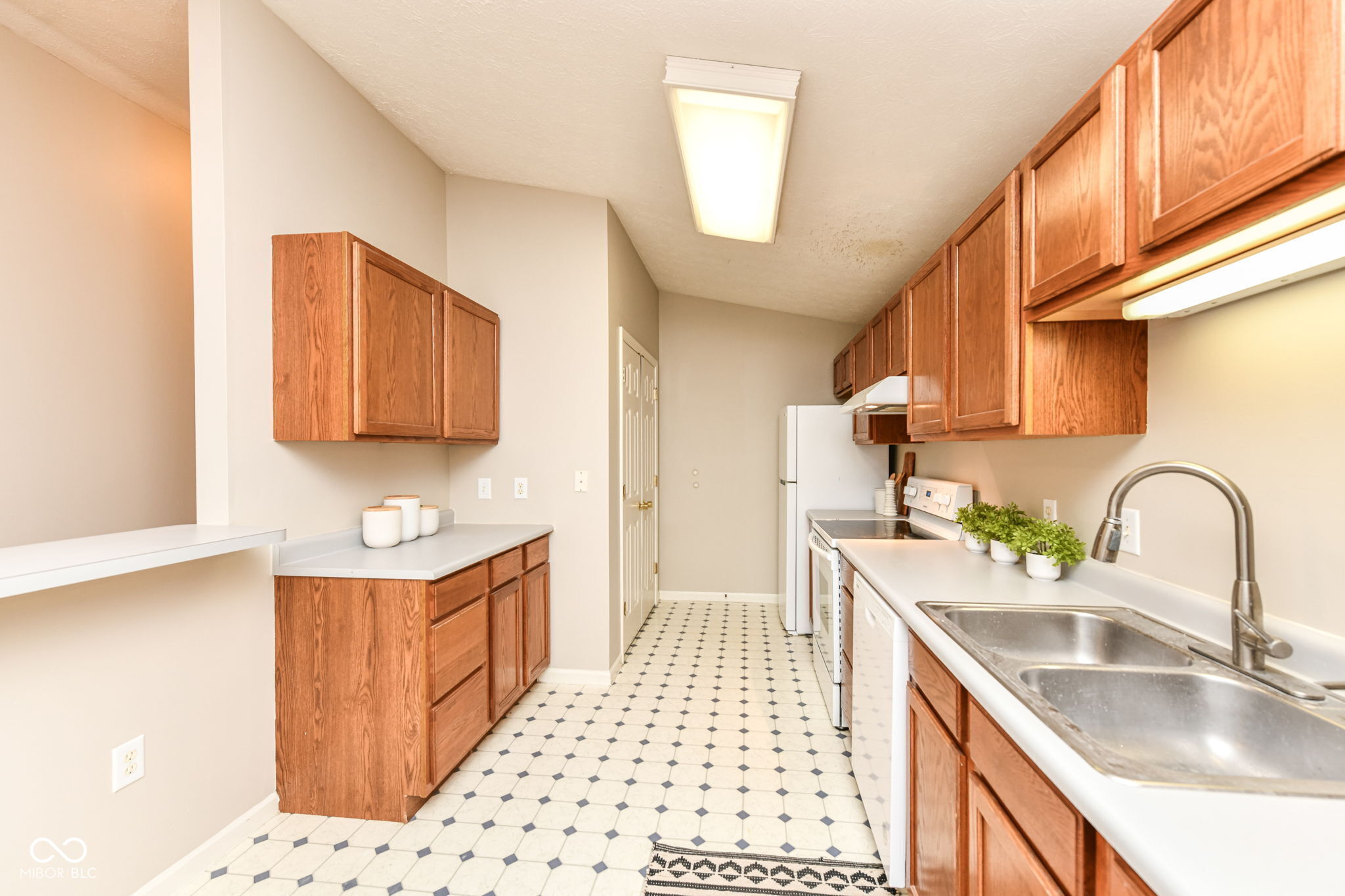 211 Faulkner Court Unit: 207