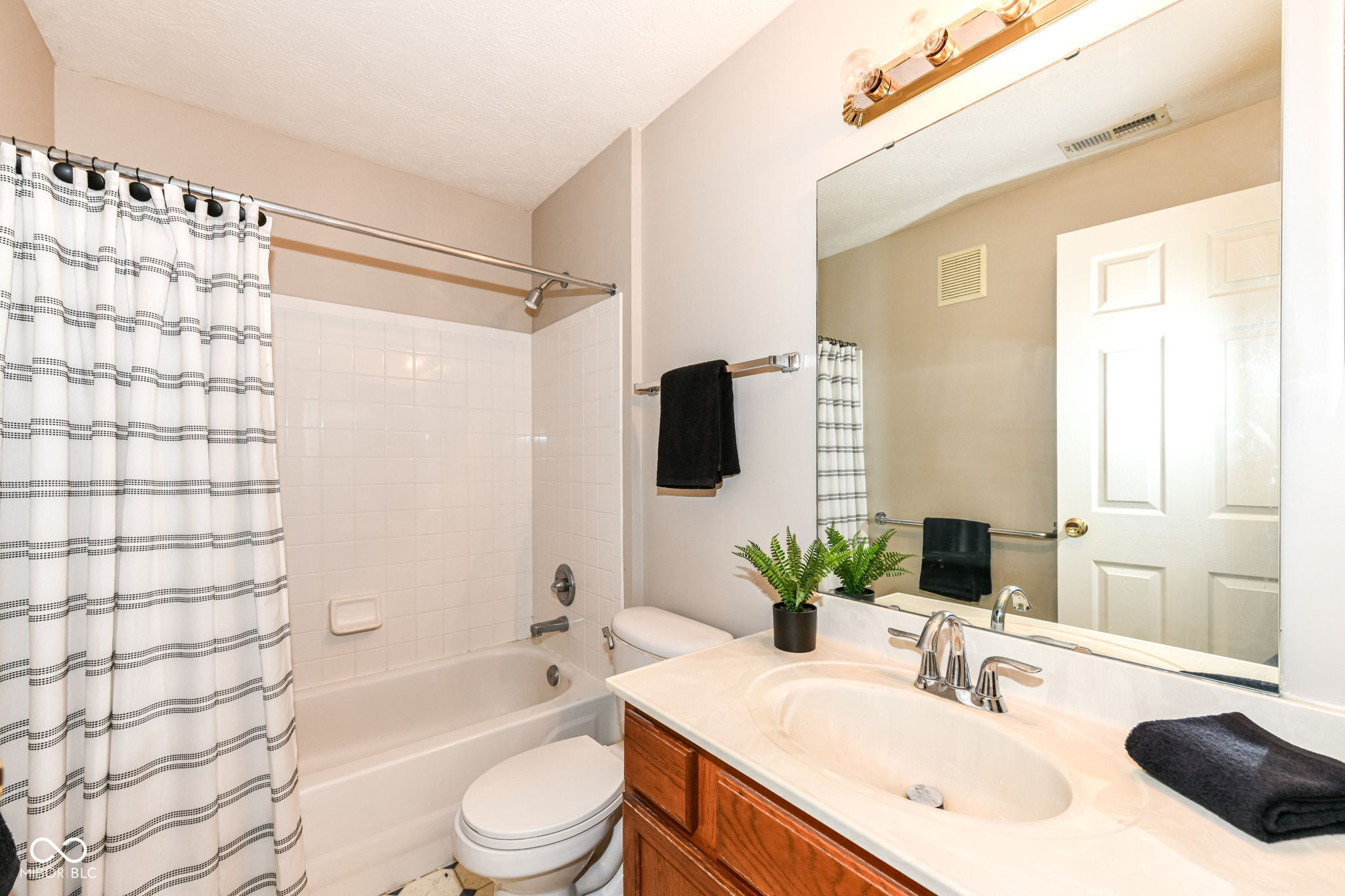 211 Faulkner Court Unit: 207