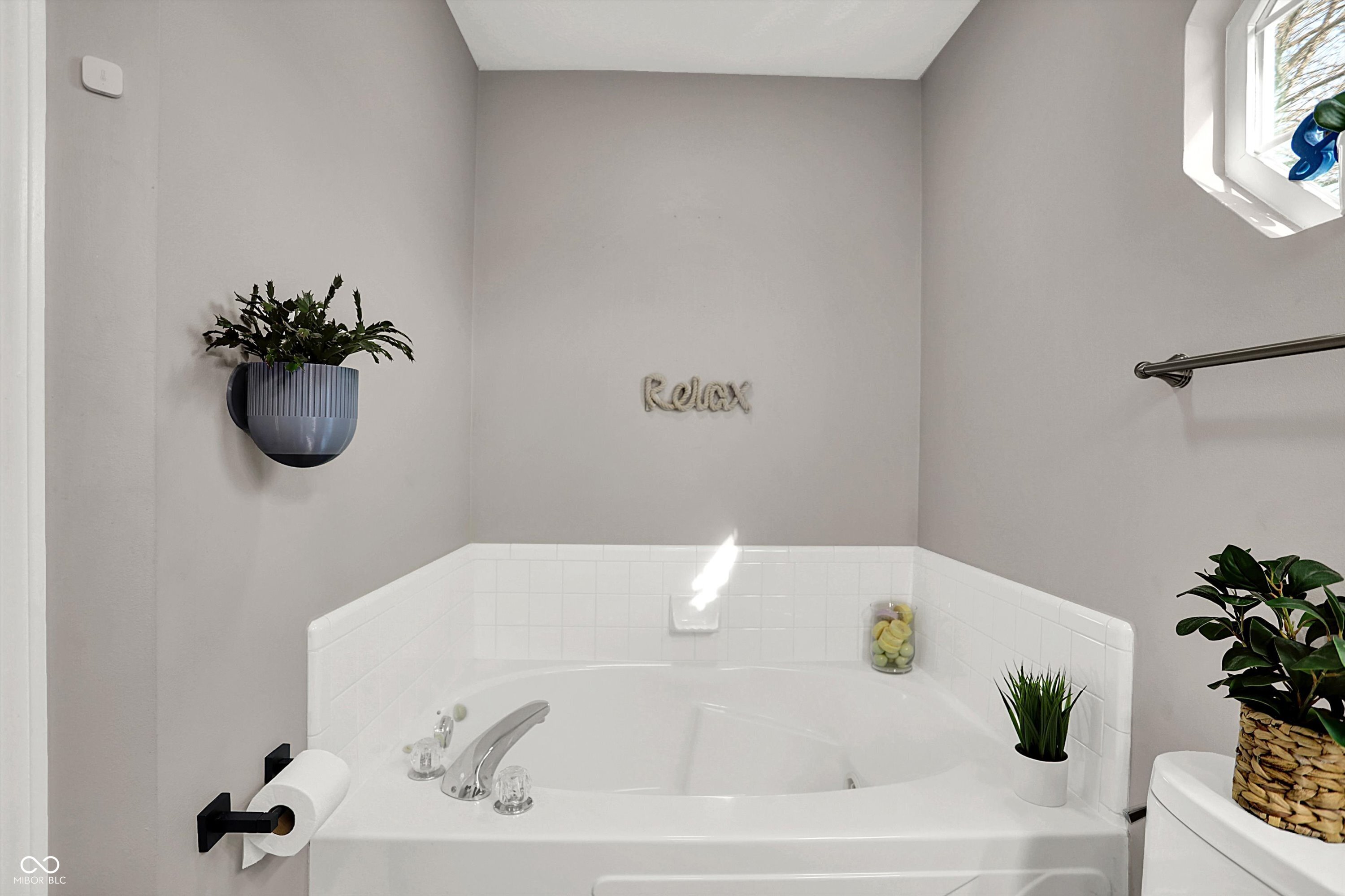 6205 Glebe Drive
