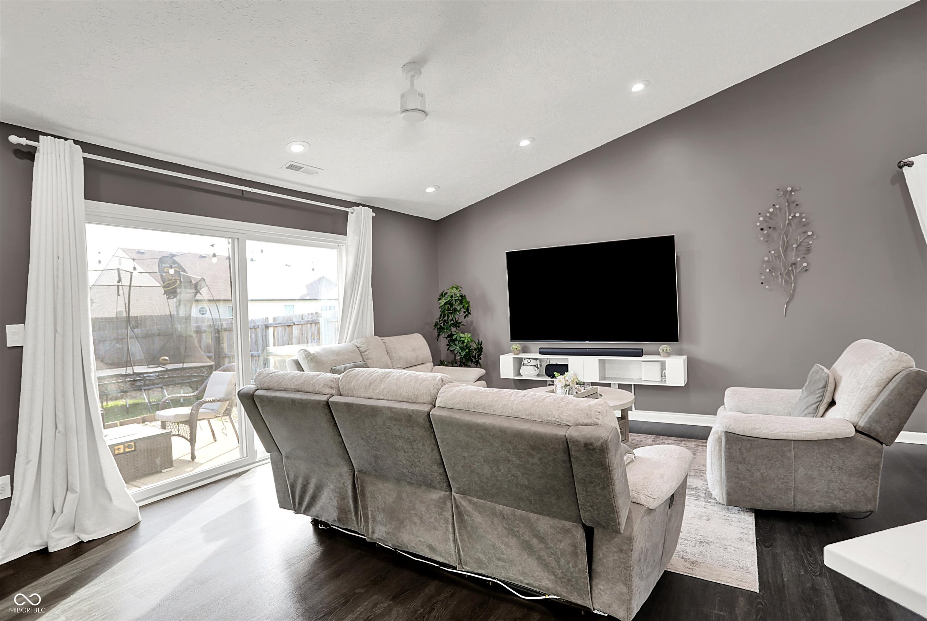 6205 Glebe Drive