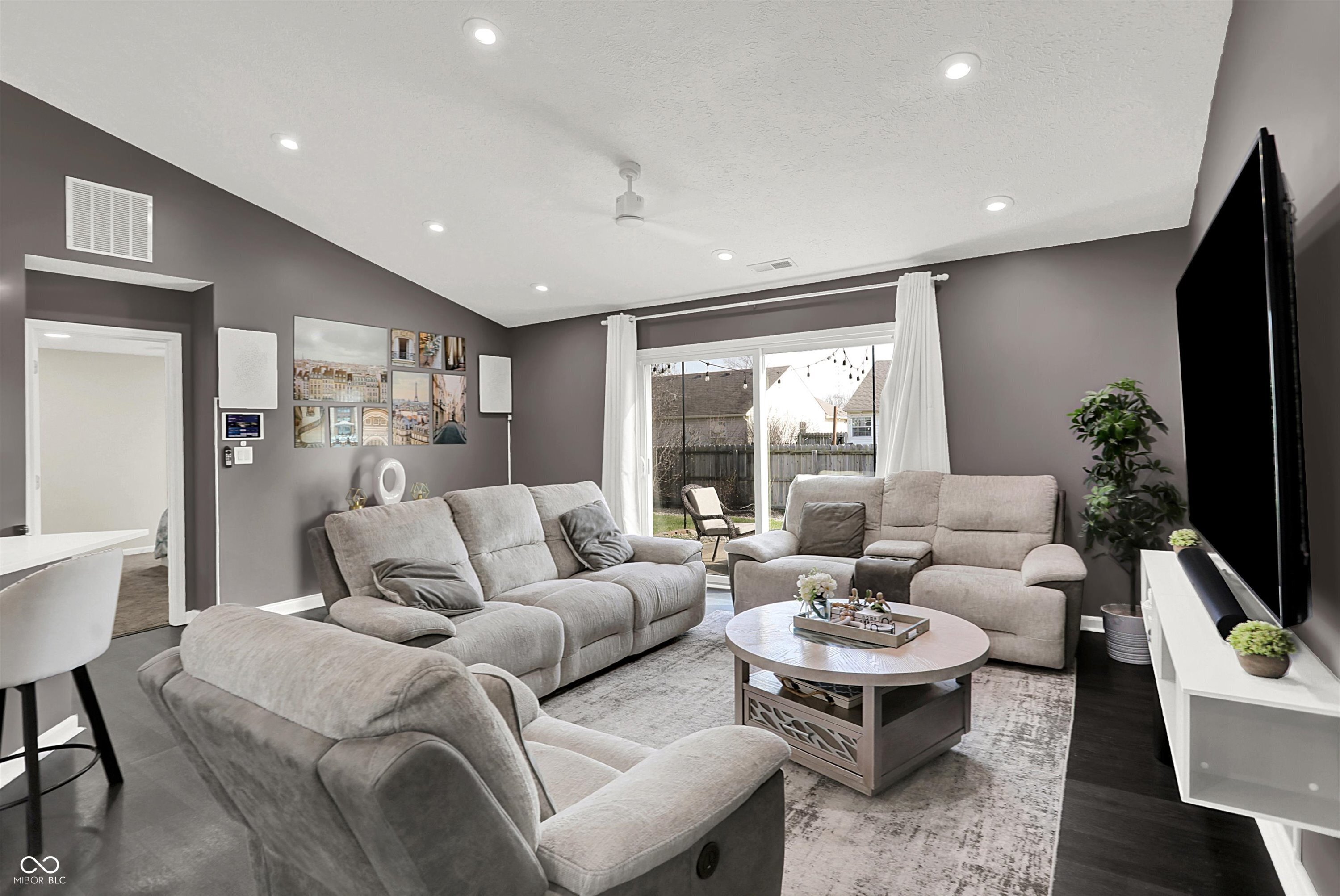 6205 Glebe Drive