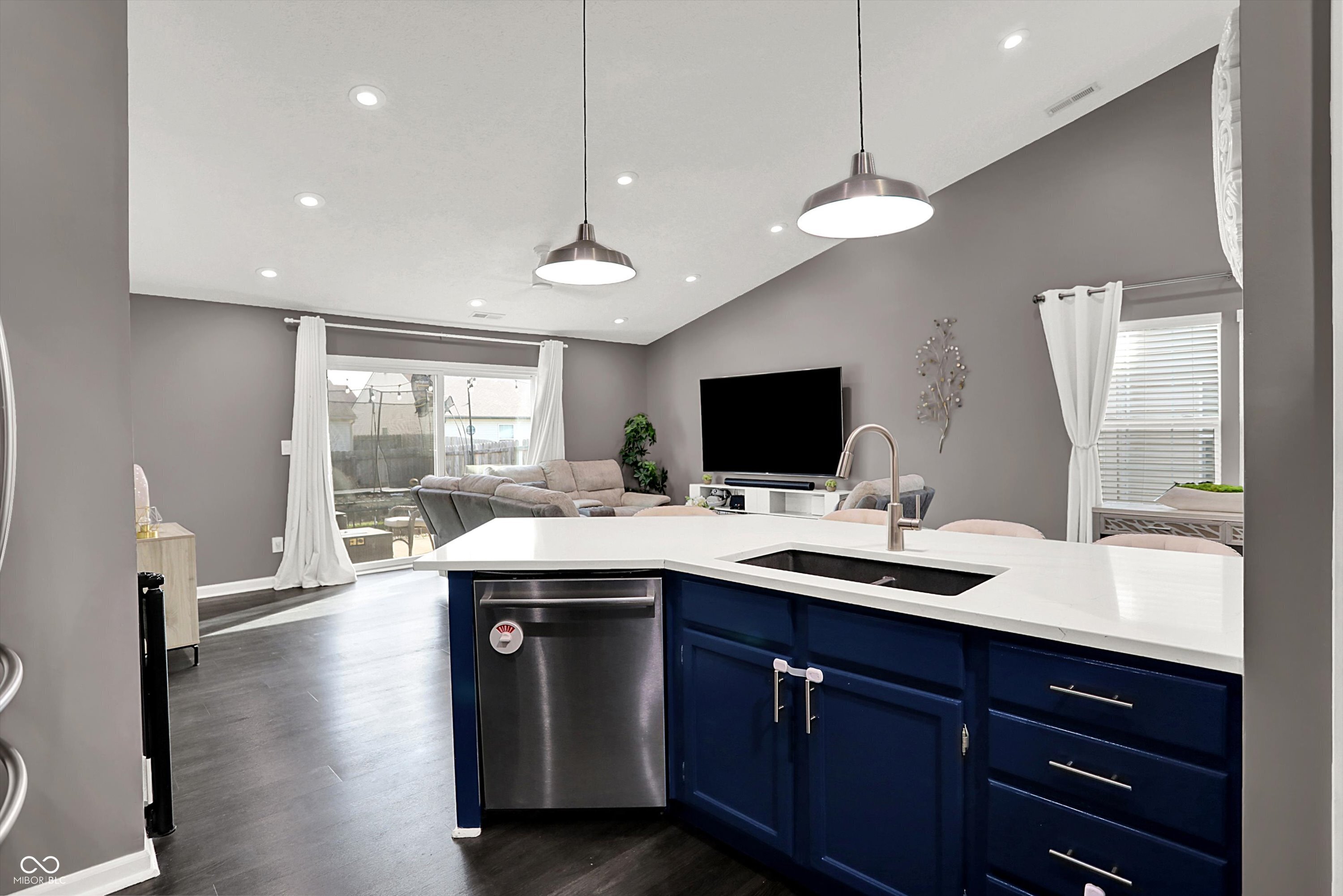 6205 Glebe Drive