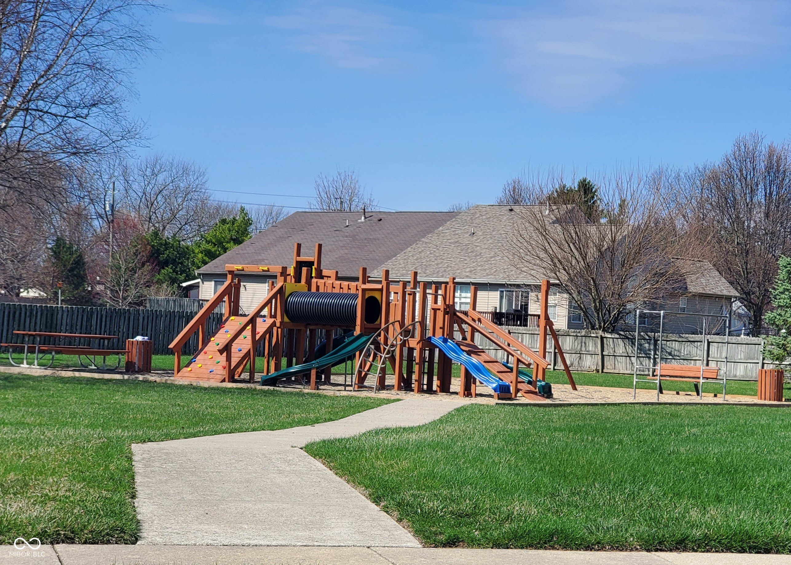 6205 Glebe Drive
