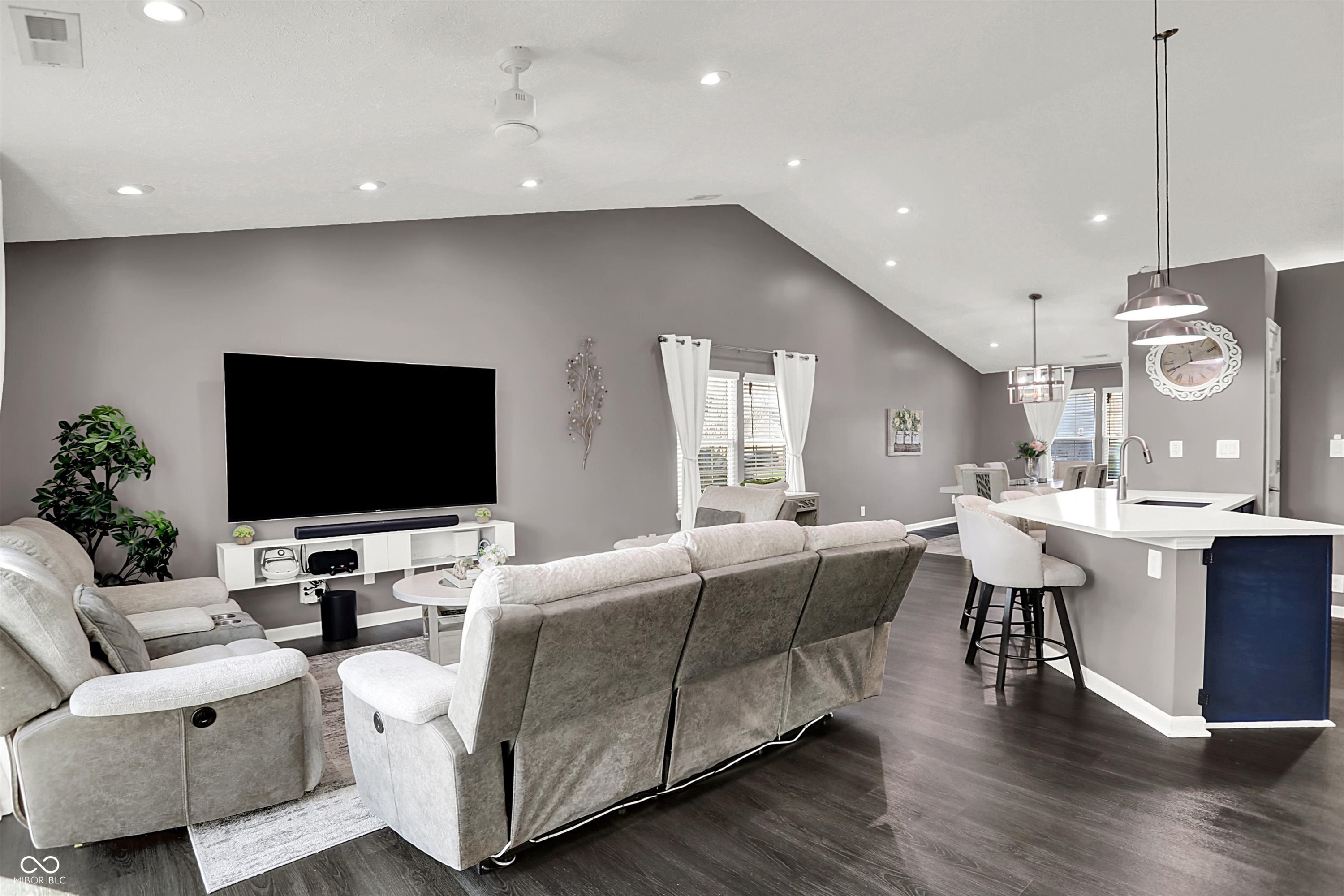 6205 Glebe Drive