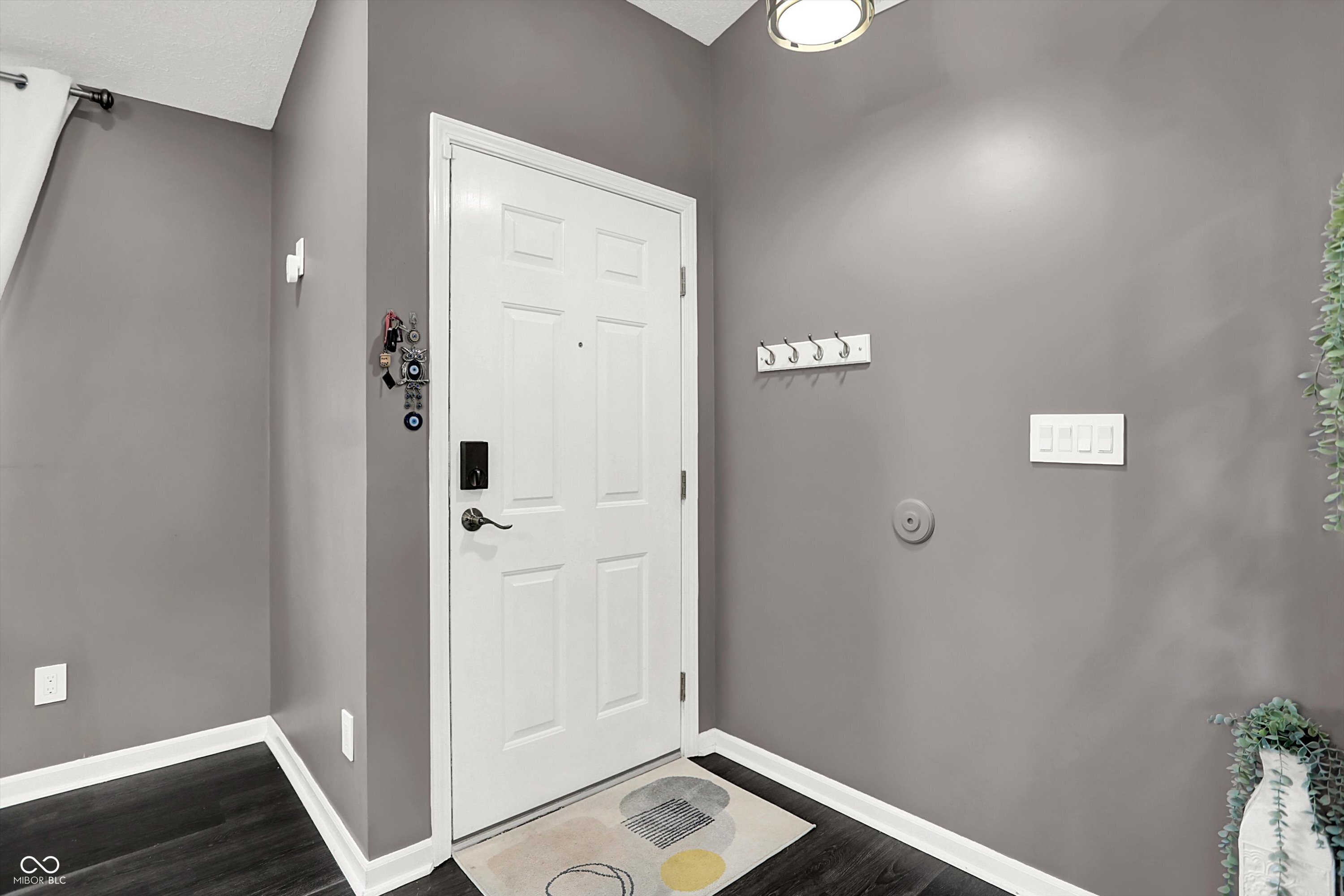 6205 Glebe Drive