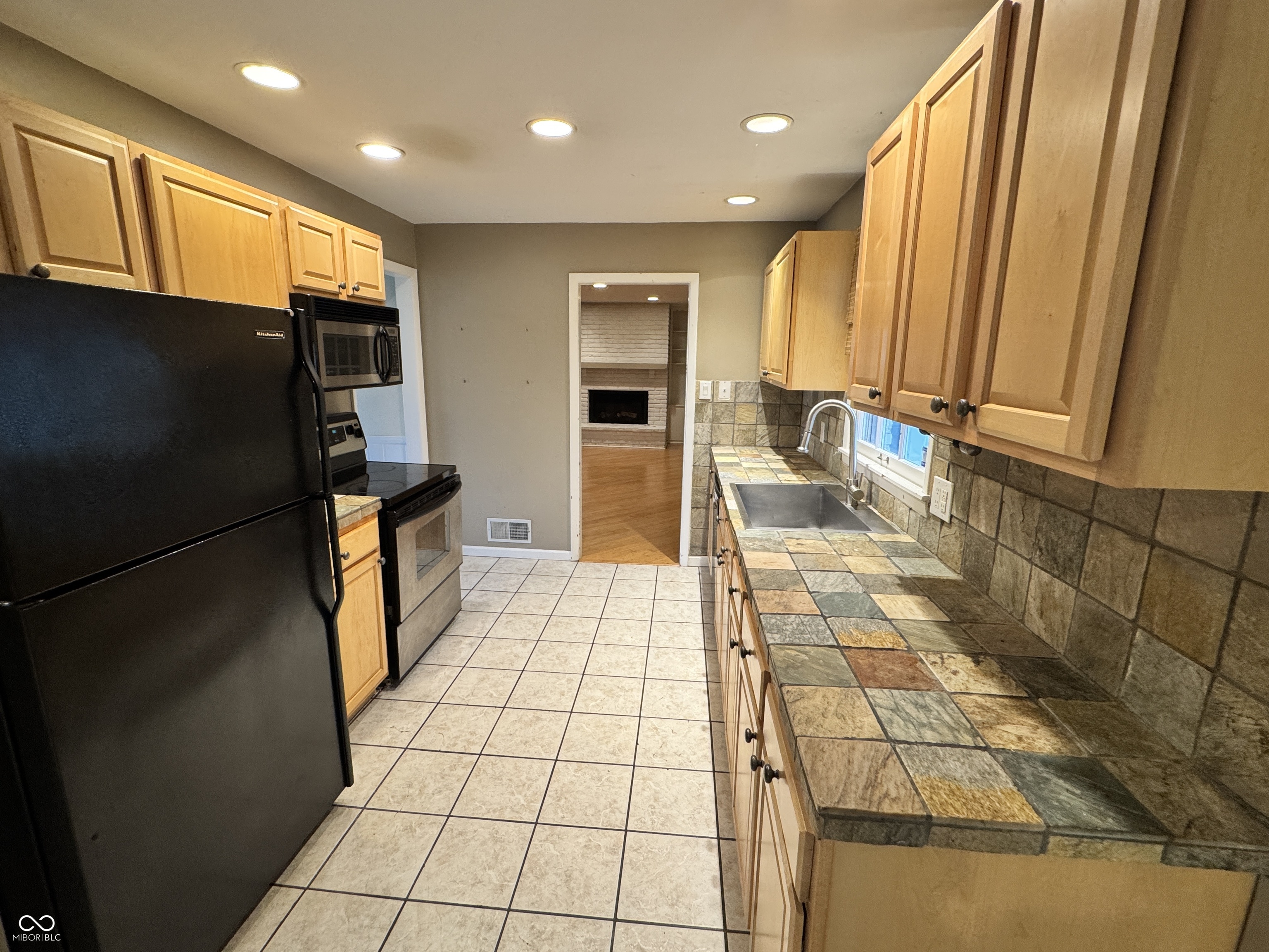 7425 Dean Road