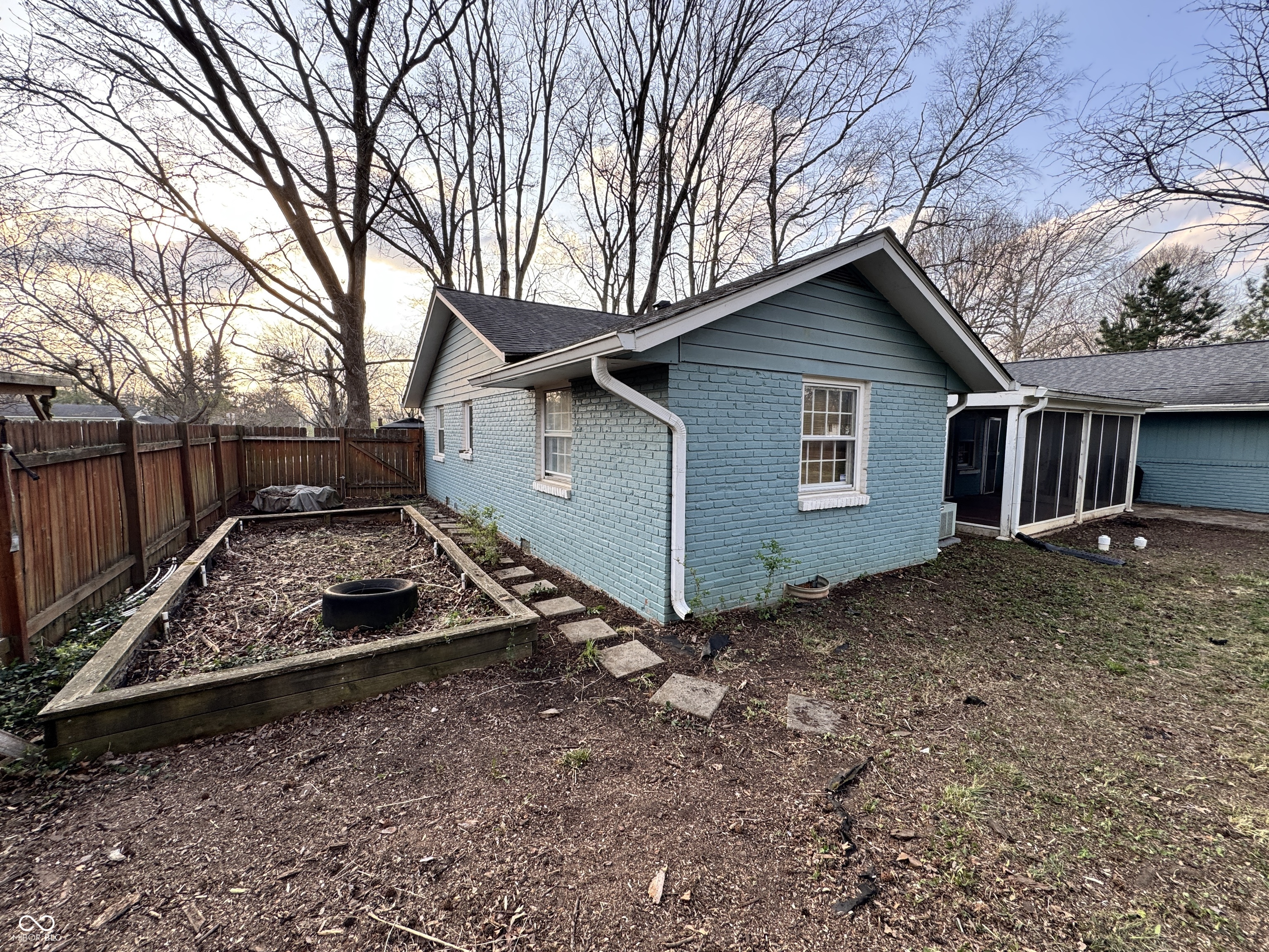 7425 Dean Road