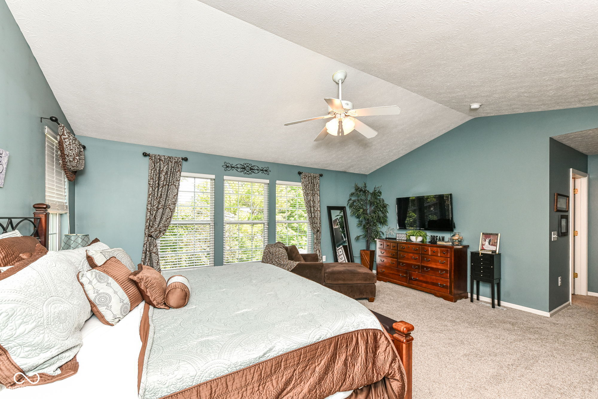 19102 Walter Grove Drive