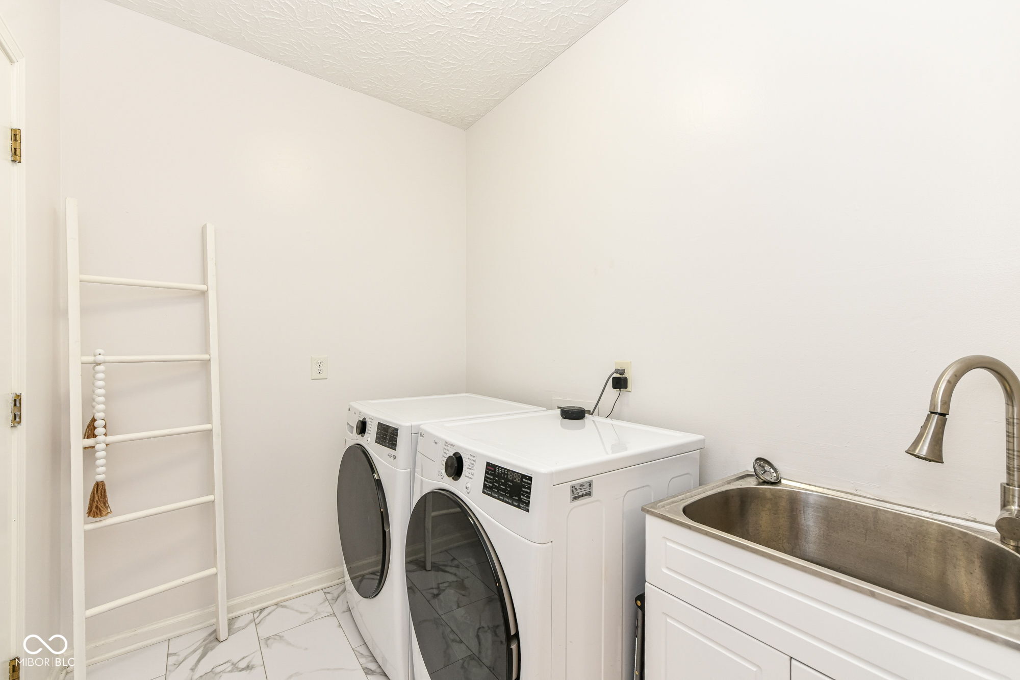485 Meadowview Court