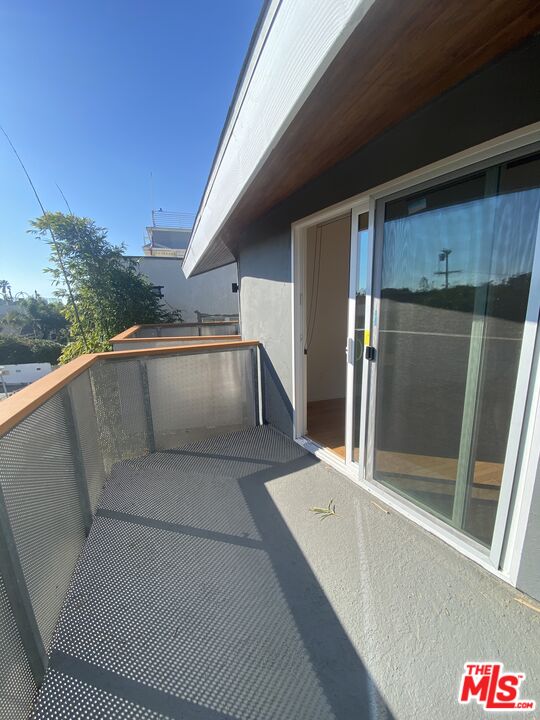 39 Clubhouse Ave Unit: B