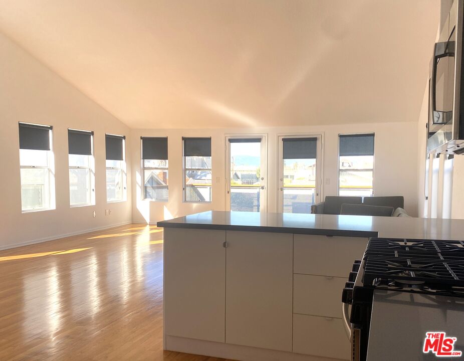 39 Clubhouse Ave Unit: B