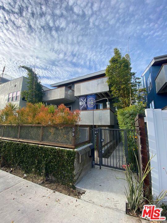39 Clubhouse Ave Unit: B