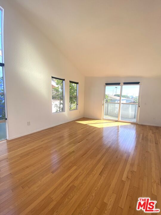 39 Clubhouse Ave Unit: B