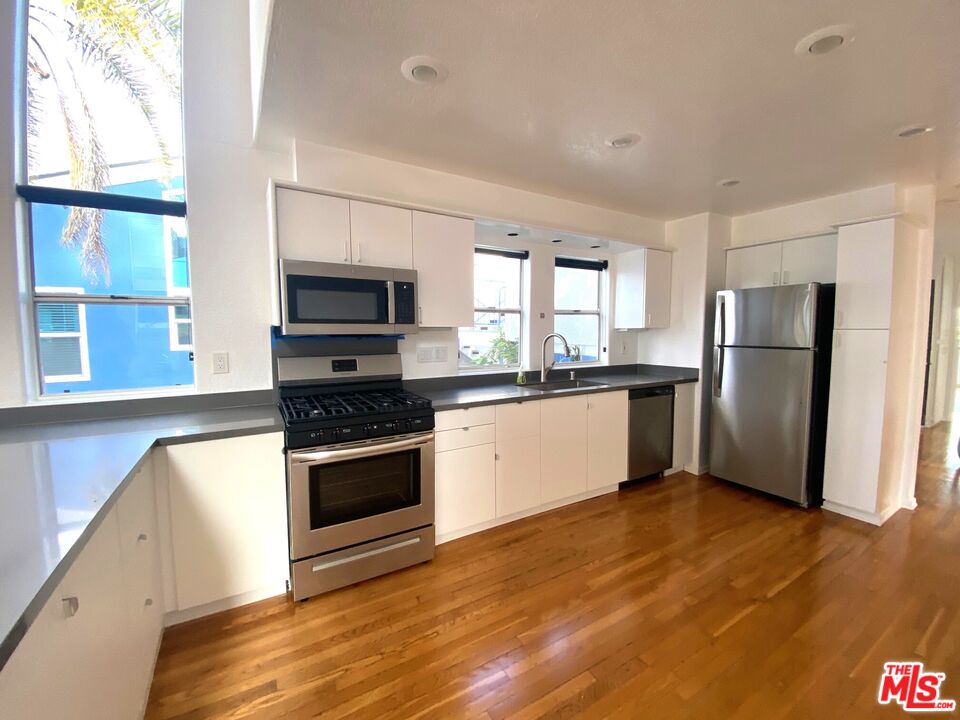 39 Clubhouse Ave Unit: B