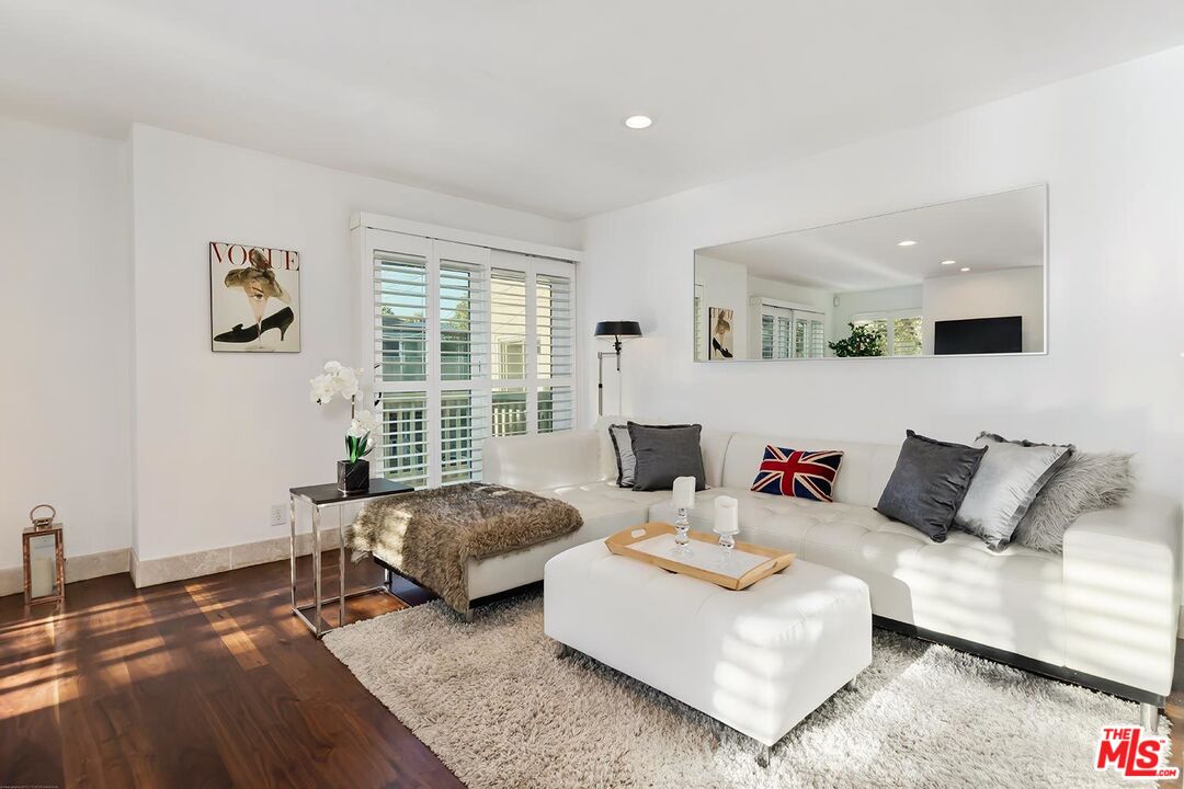 17 20TH AVE Unit: B