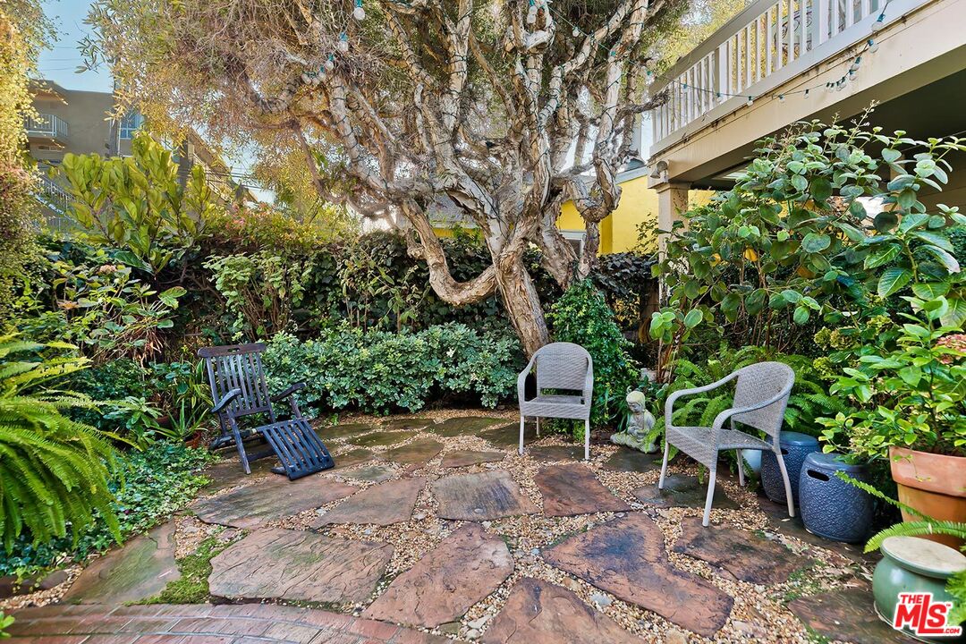 17 20TH AVE Unit: B