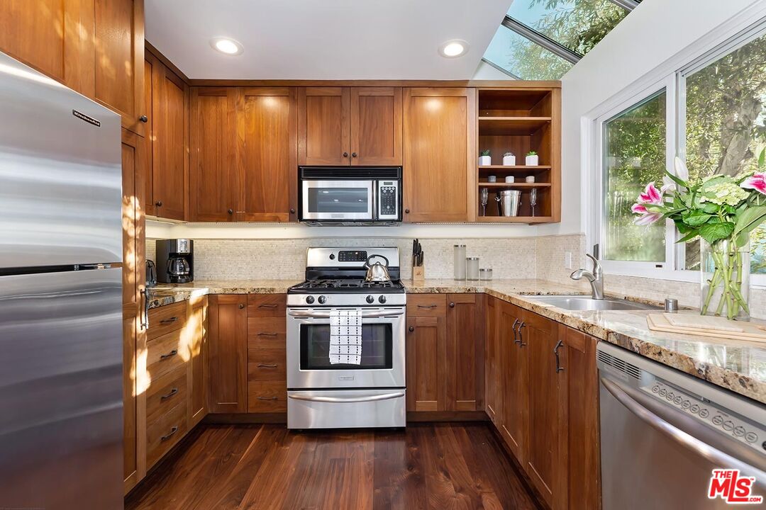 17 20TH AVE Unit: B