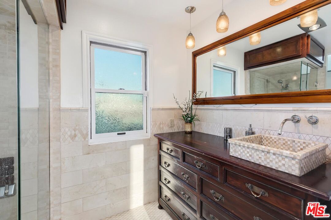 17 20TH AVE Unit: B