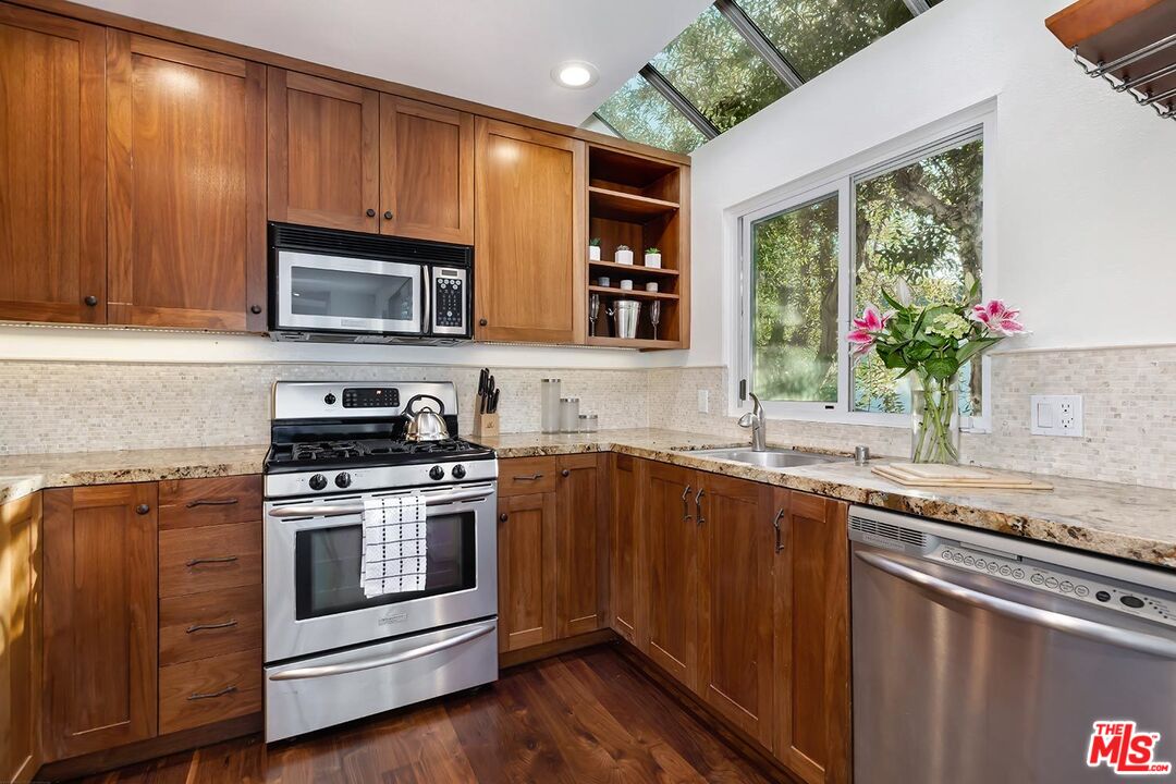 17 20TH AVE Unit: B