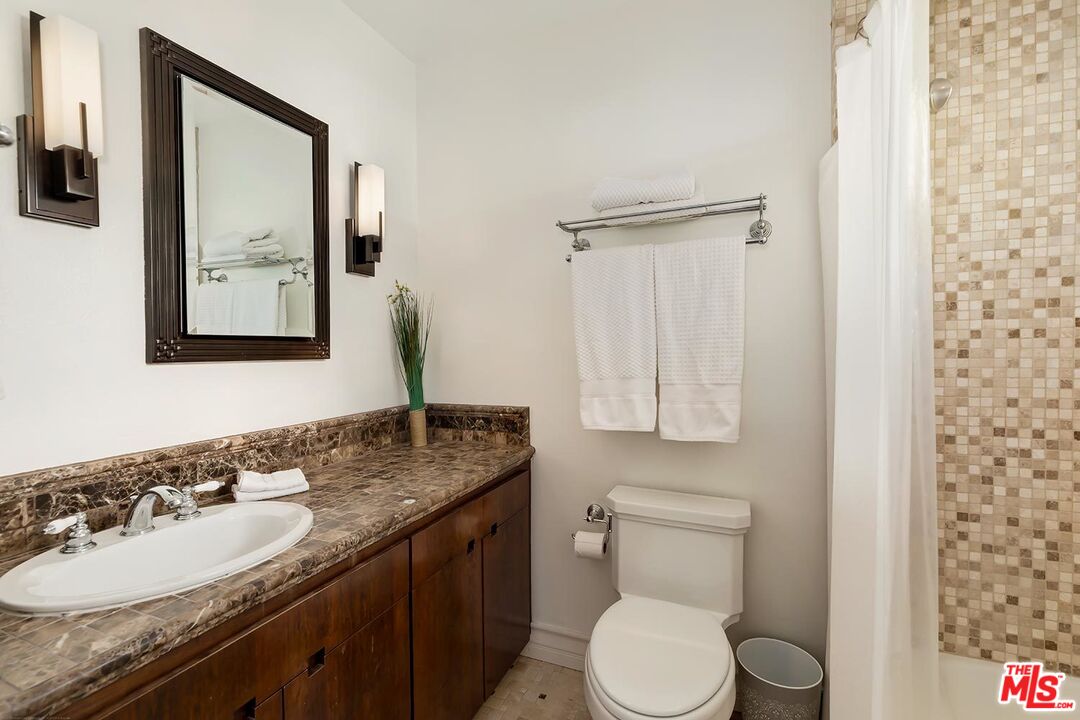 17 20TH AVE Unit: B