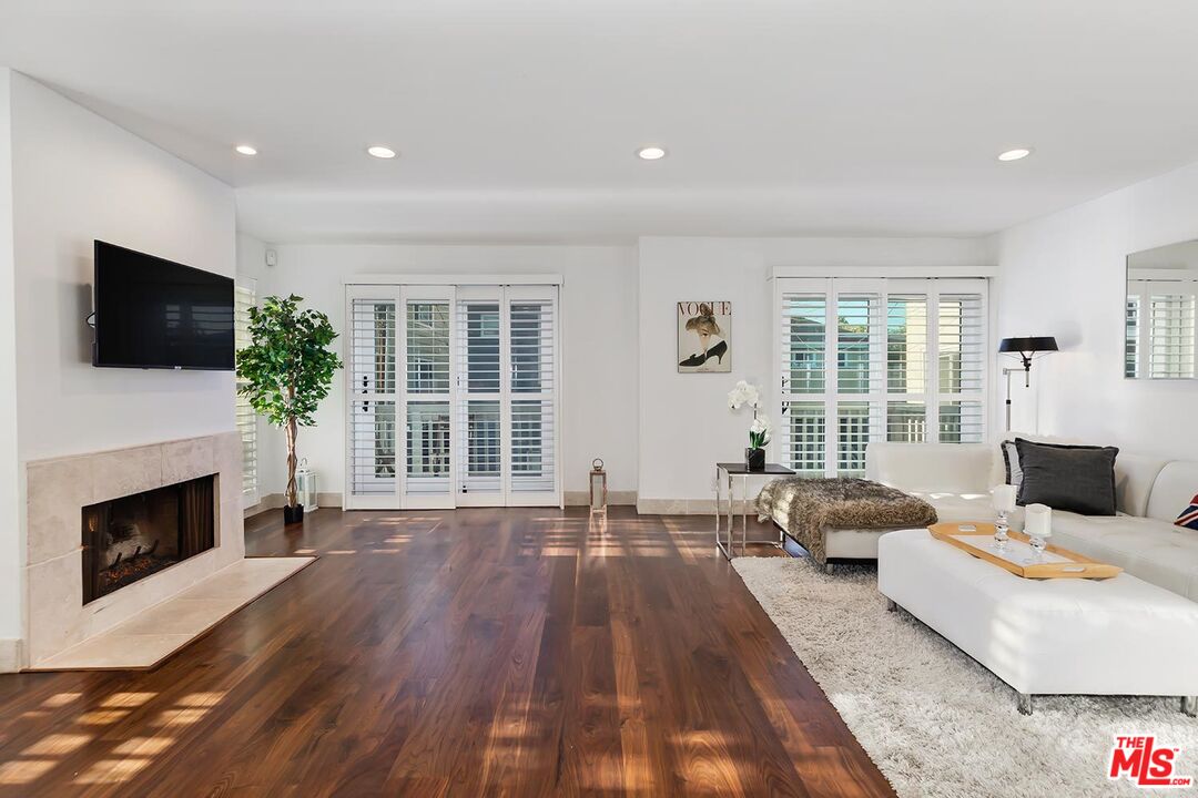 17 20TH AVE Unit: B