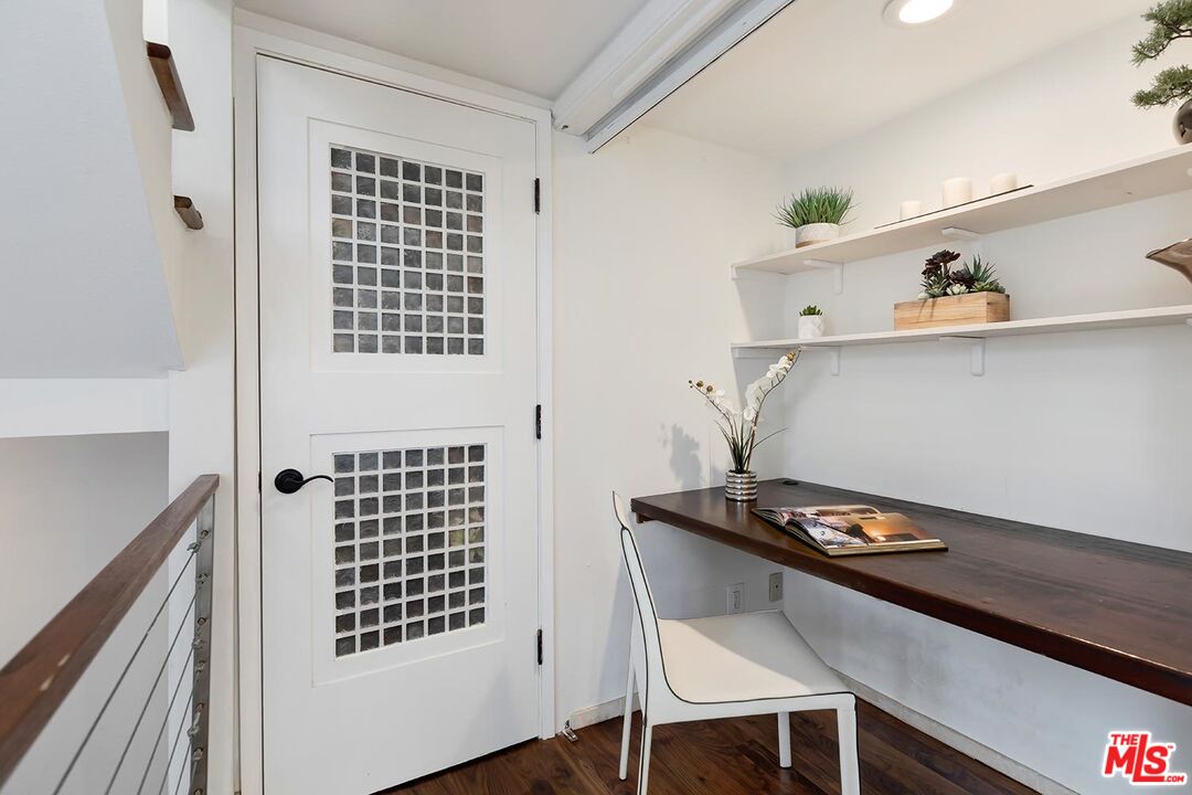 17 20TH AVE Unit: B