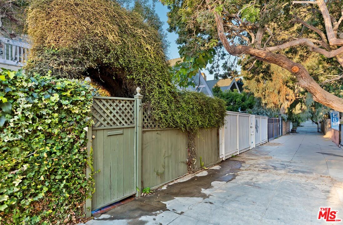 17 20TH AVE Unit: B