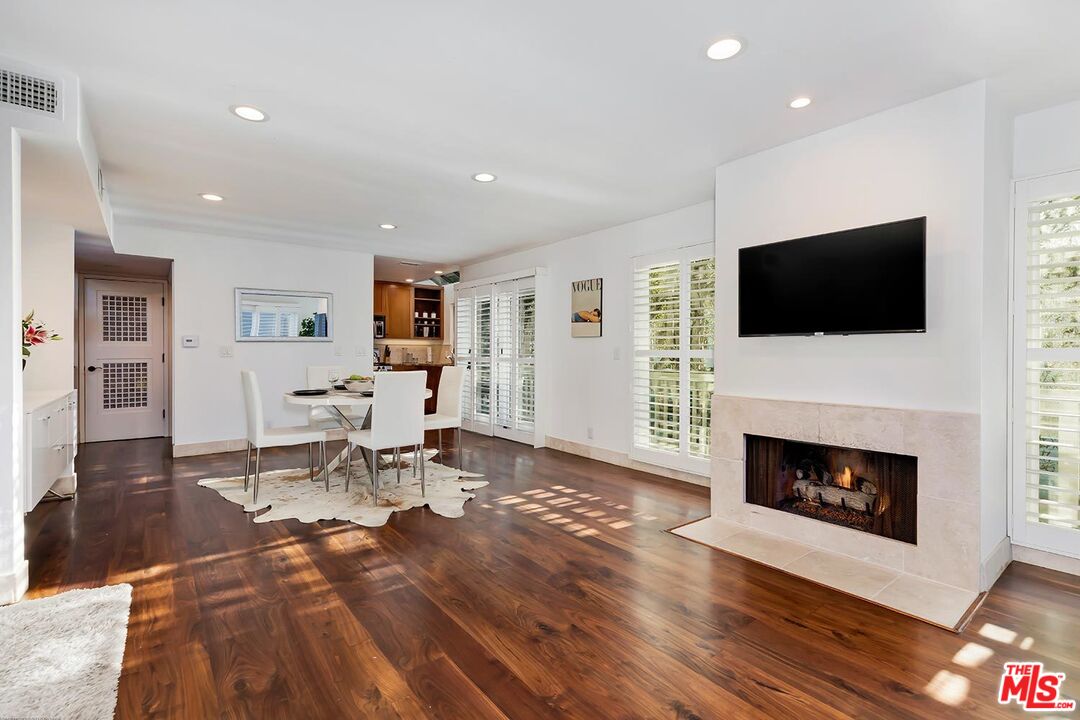 17 20TH AVE Unit: B