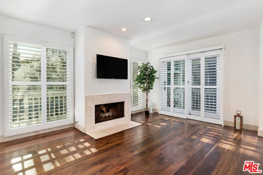 17 20TH AVE Unit: B