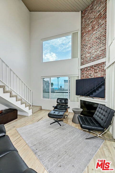 10 19TH AVE Unit: 7