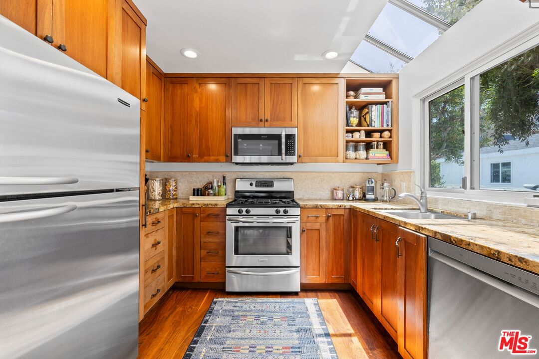 17 20th Ave Unit: B
