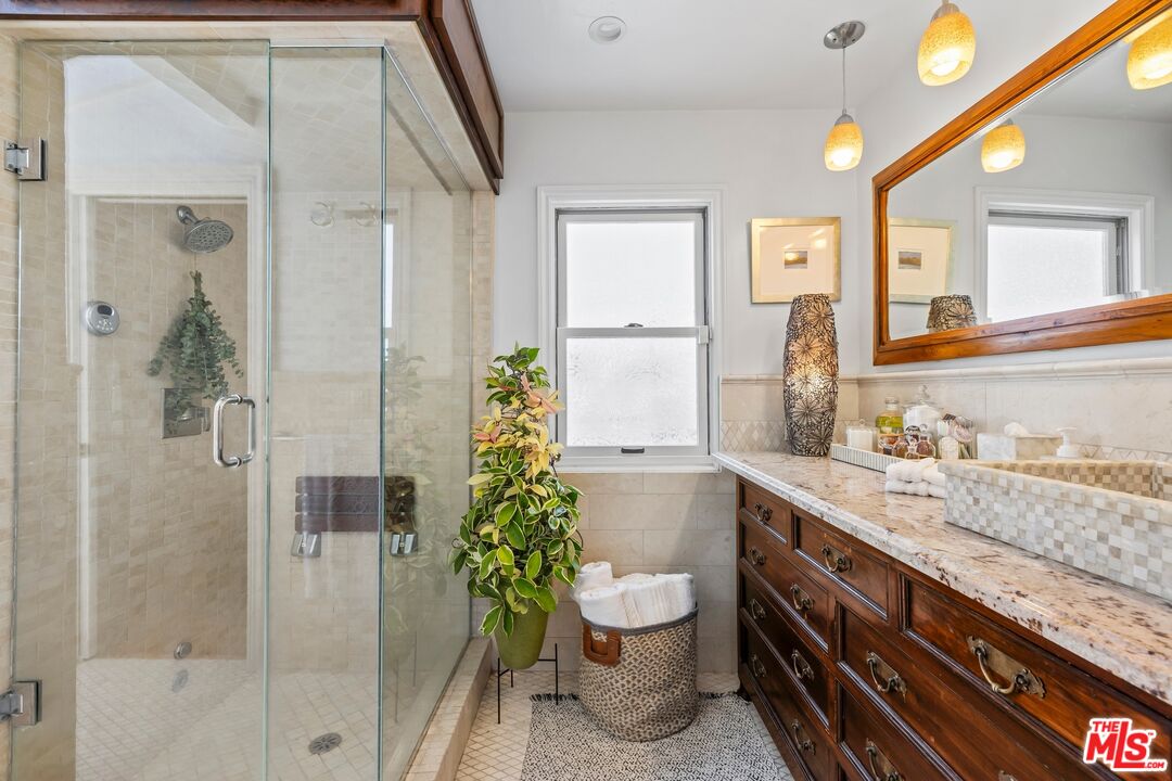 17 20th Ave Unit: B