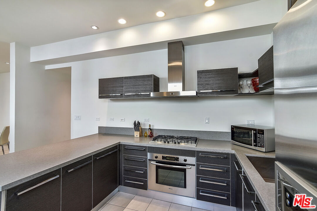 711 WESTBOURNE DR