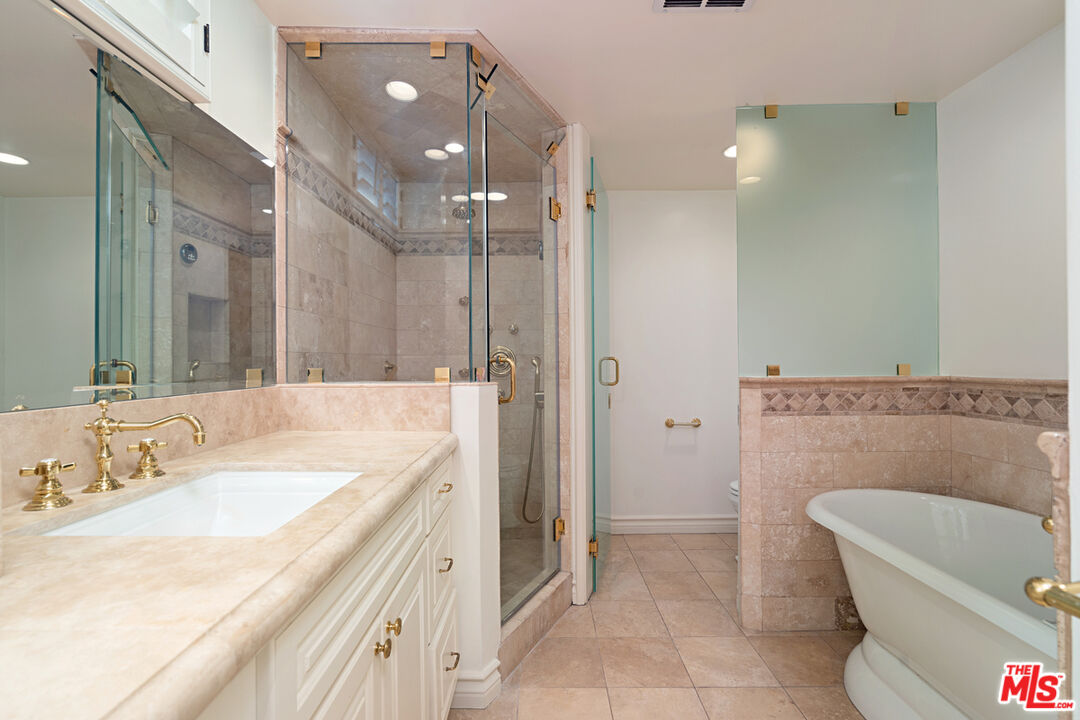 1333 S Beverly Glen Unit: 302