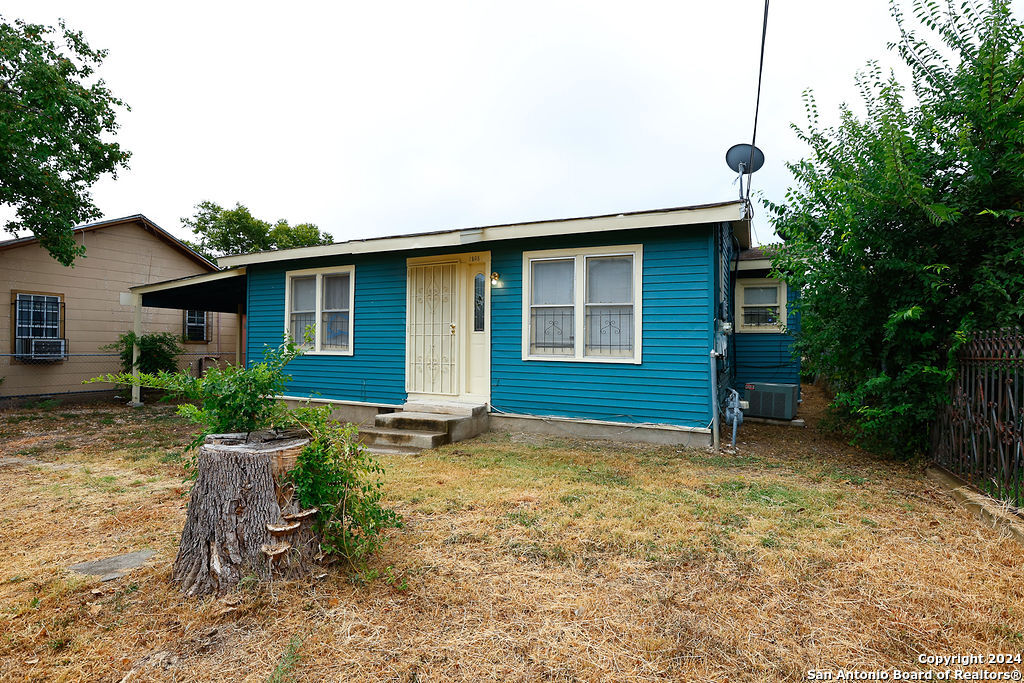 1806 DELGADO ST