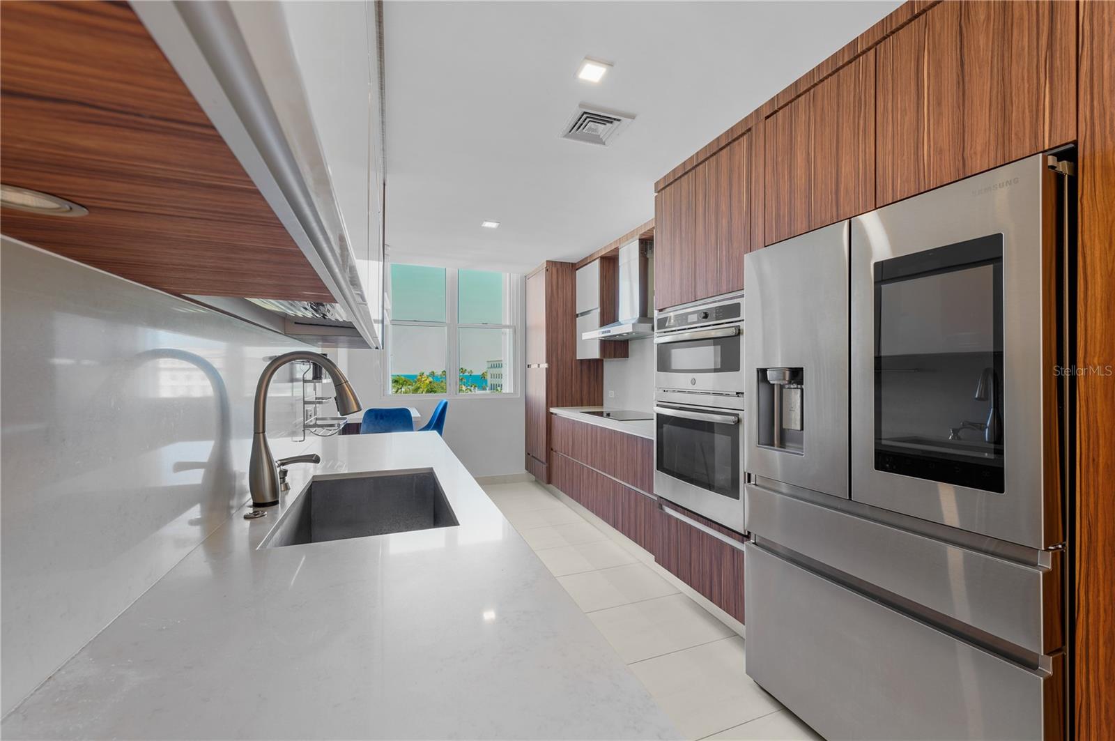 100 DEL MUELLE ST #3705