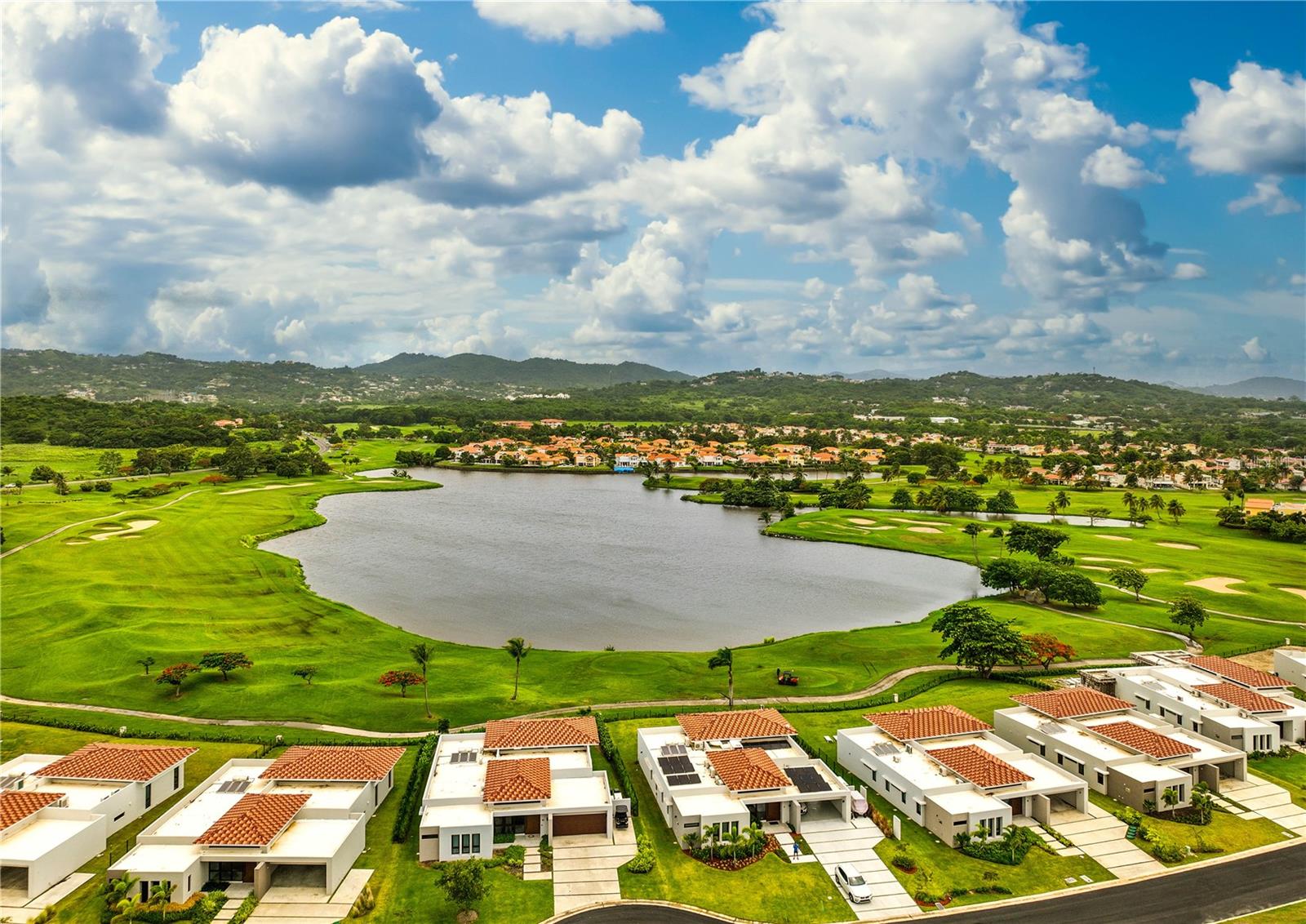 28 LOS LAGOS