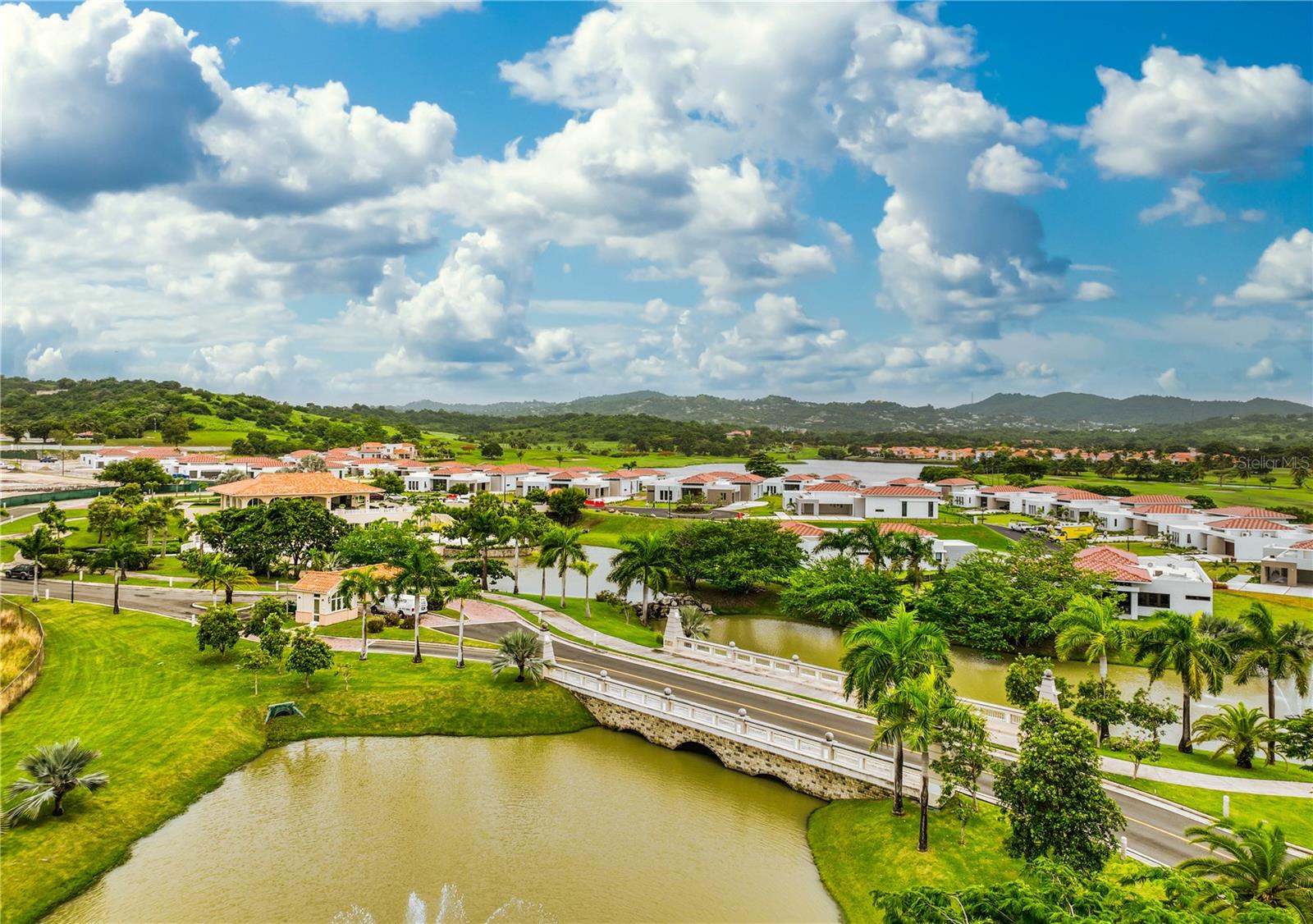 28 LOS LAGOS