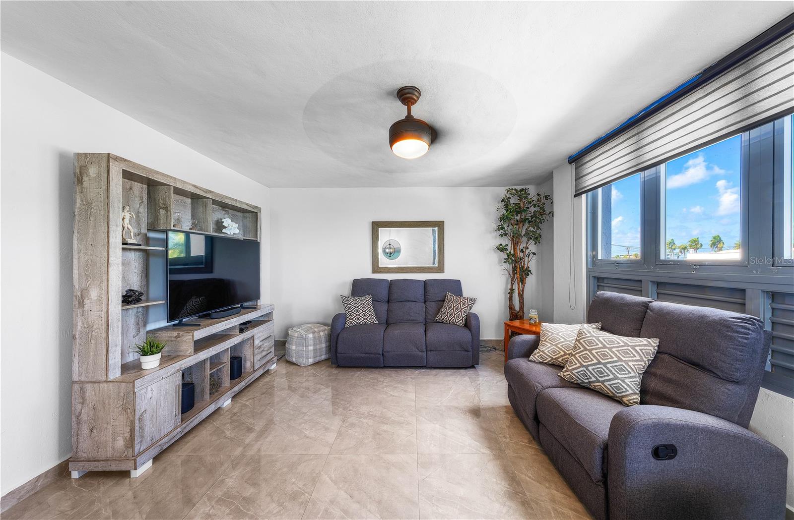 27 FORTE ST #4