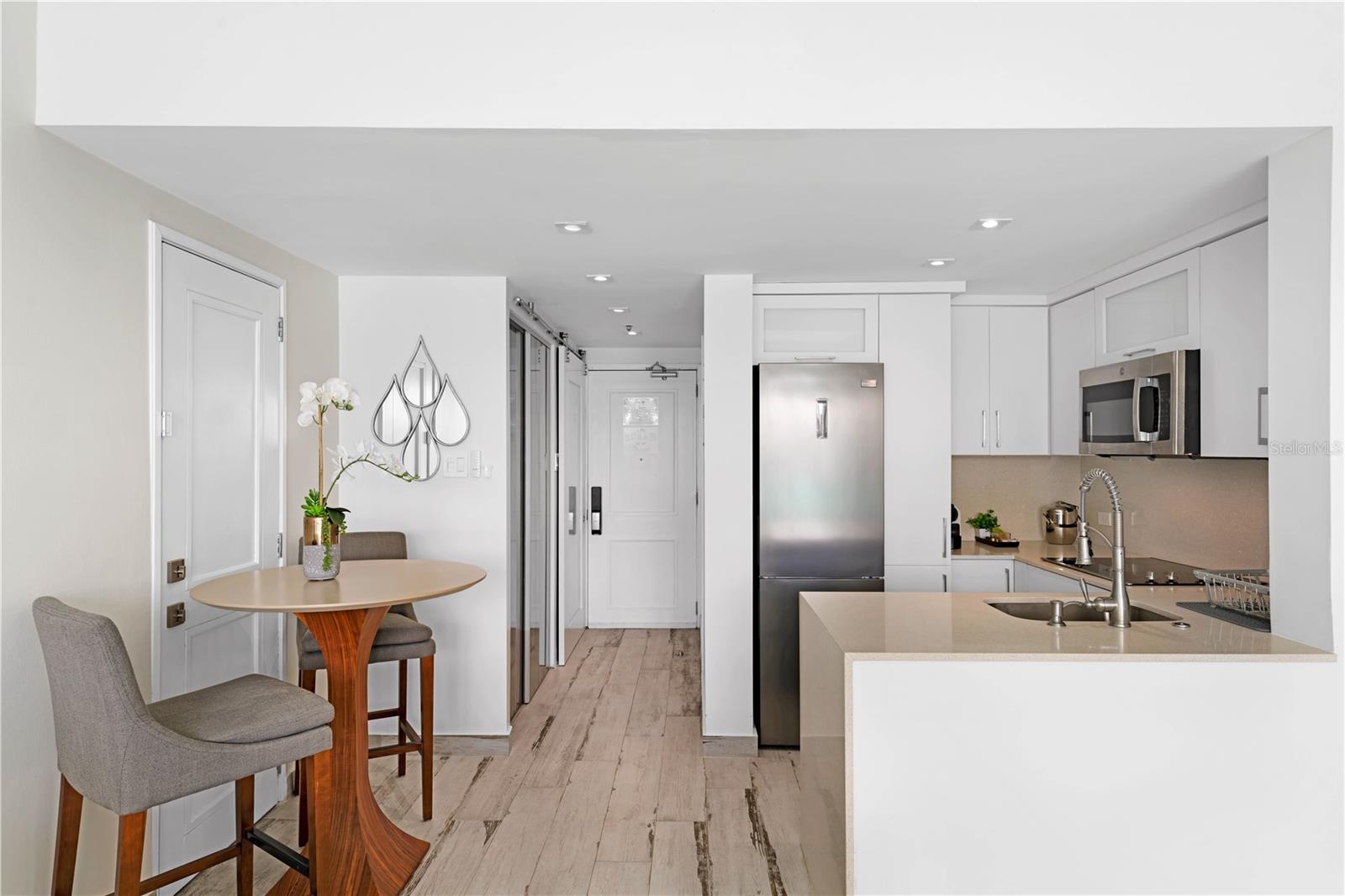 1 LOS ROSALES ST #7222-7223